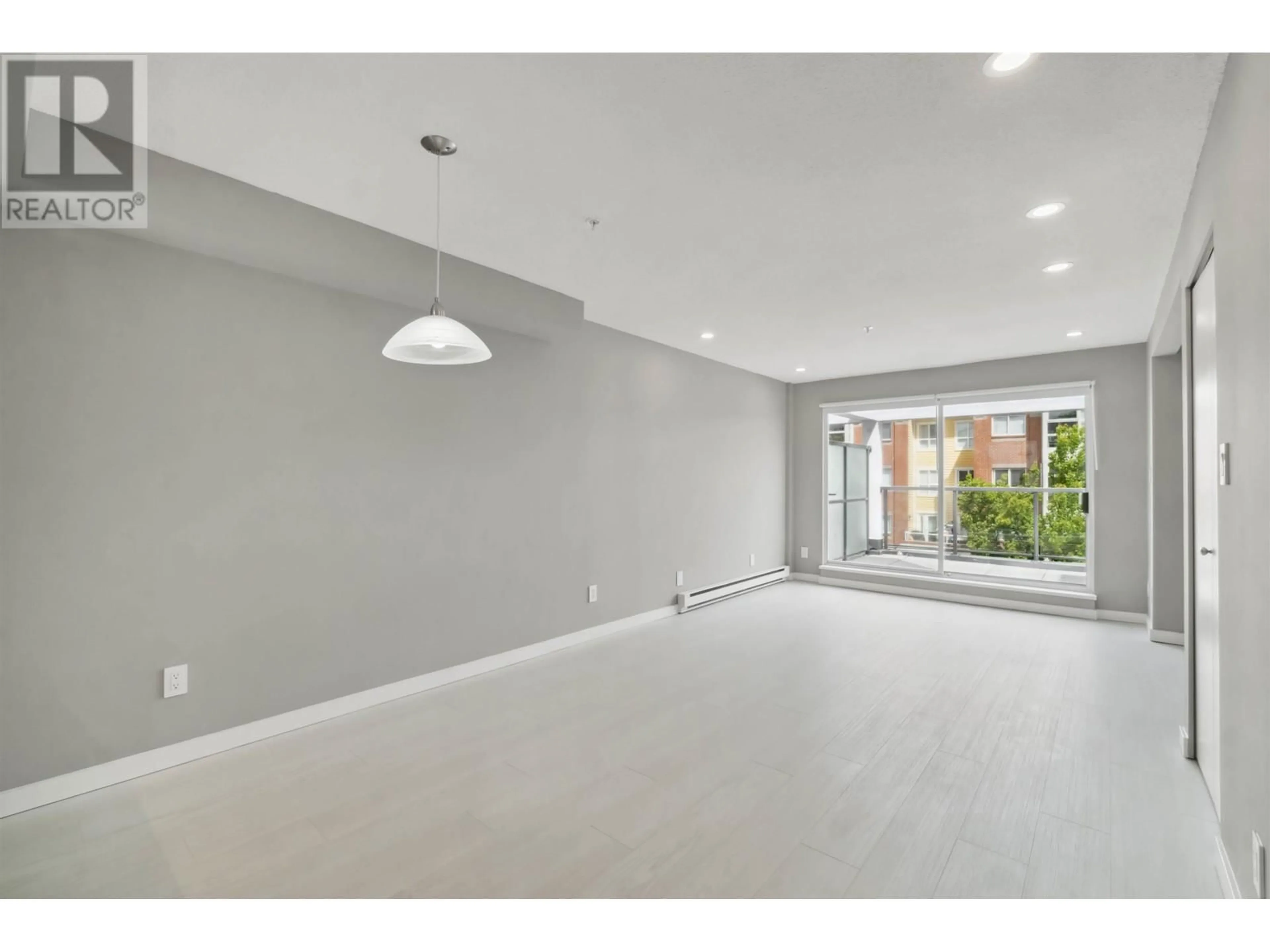 A pic of a room for 6 - 2880 4TH AVENUE, Vancouver British Columbia V6K1R2