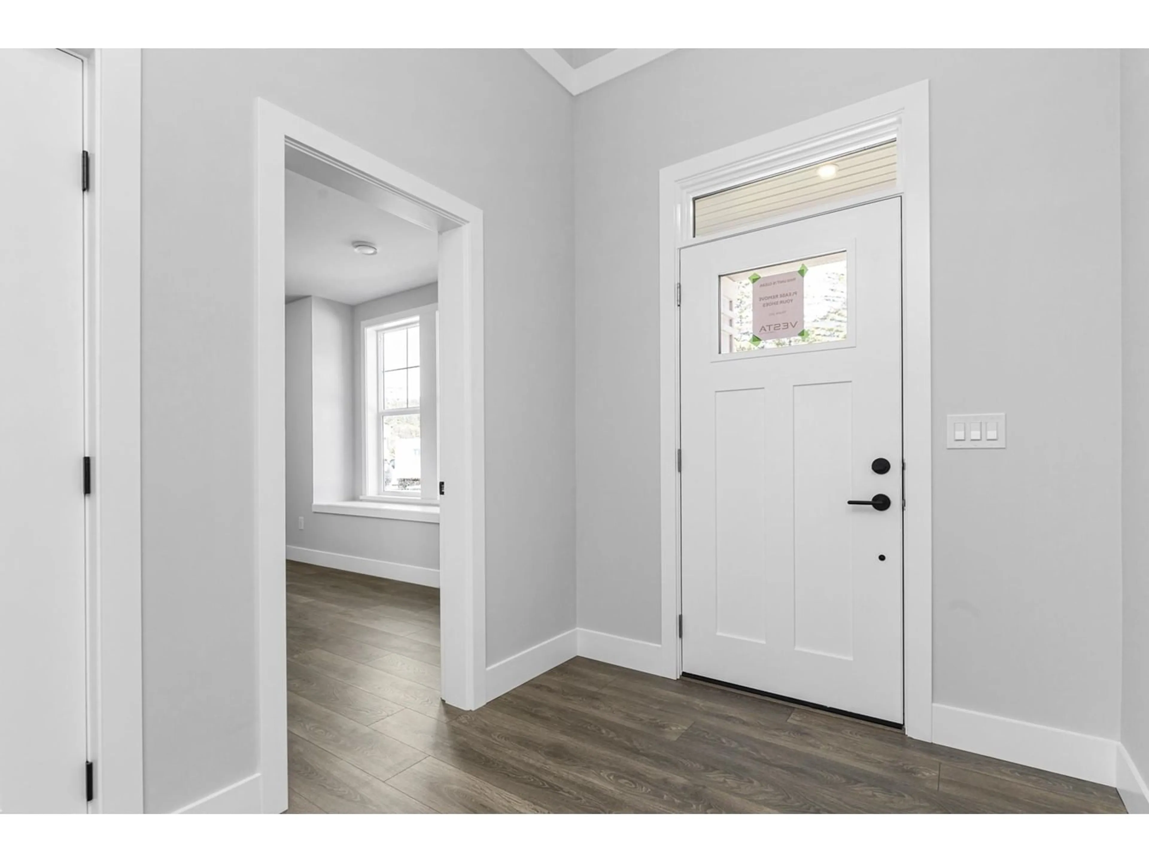 Indoor entryway for 1949 SPARROW HAWK PLACE, Agassiz British Columbia V0M1A1