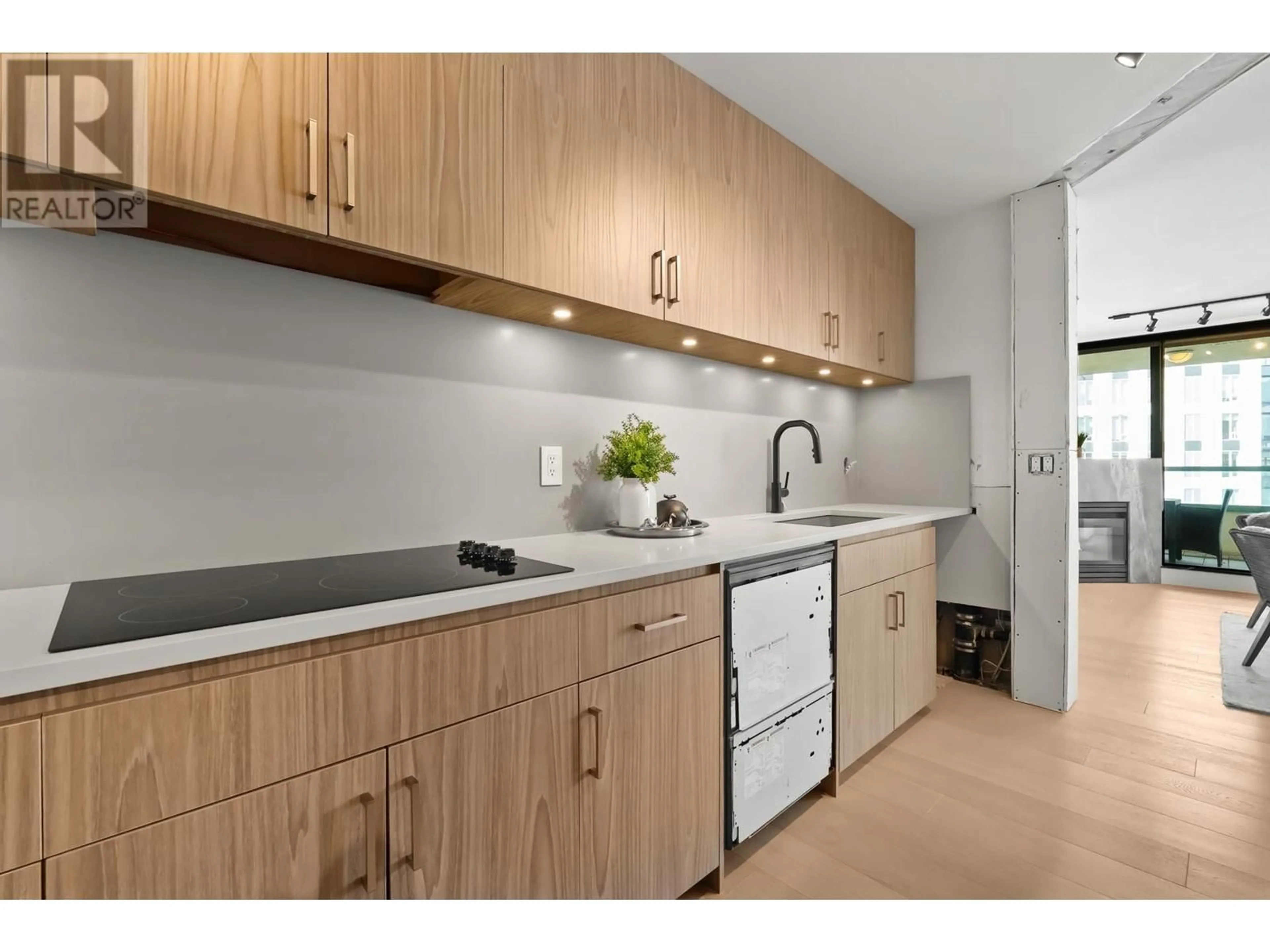 Standard kitchen, unknown for 6D - 328 TAYLOR WAY, West Vancouver British Columbia V7T2Y4