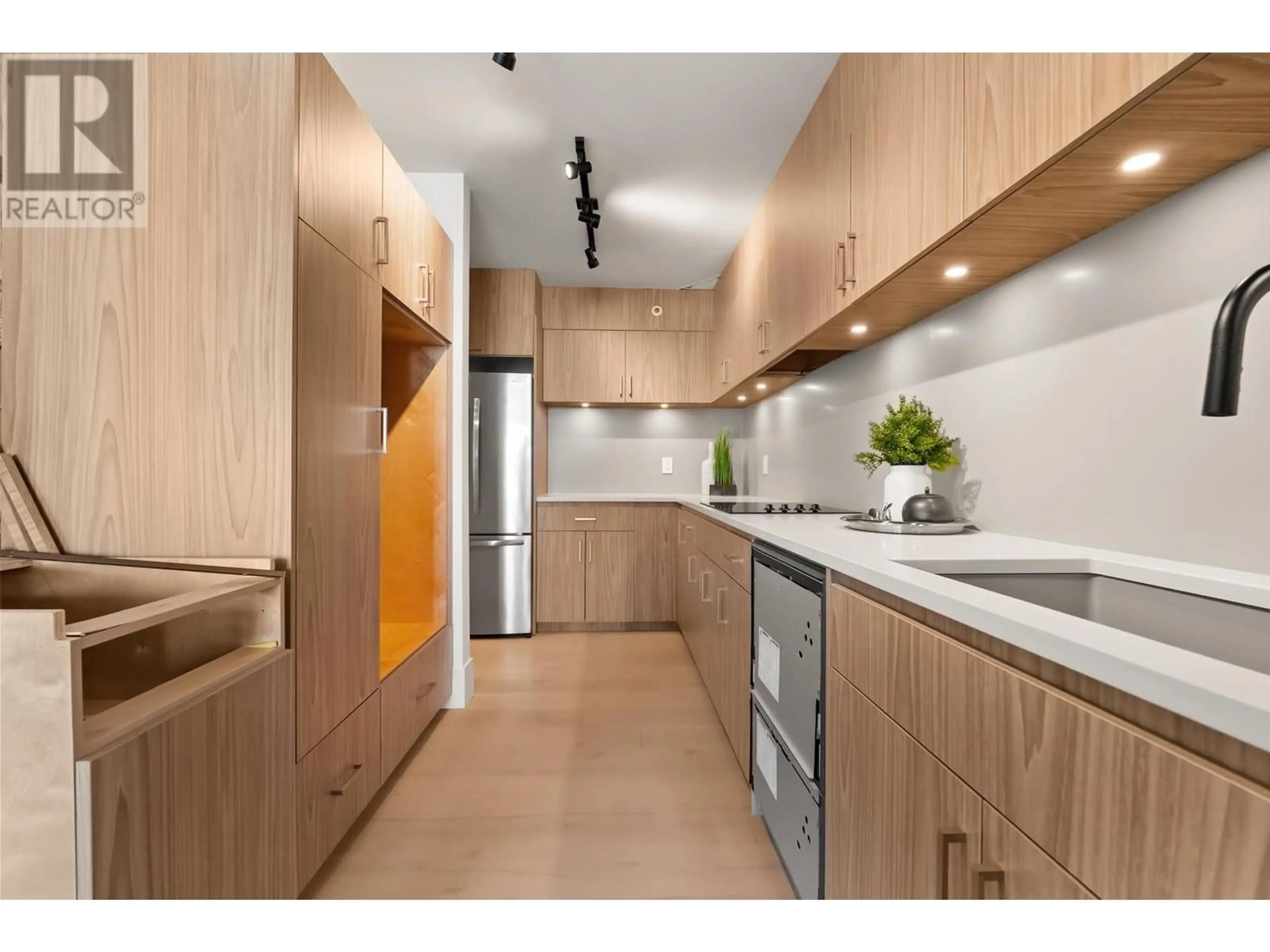 Contemporary kitchen, unknown for 6D - 328 TAYLOR WAY, West Vancouver British Columbia V7T2Y4