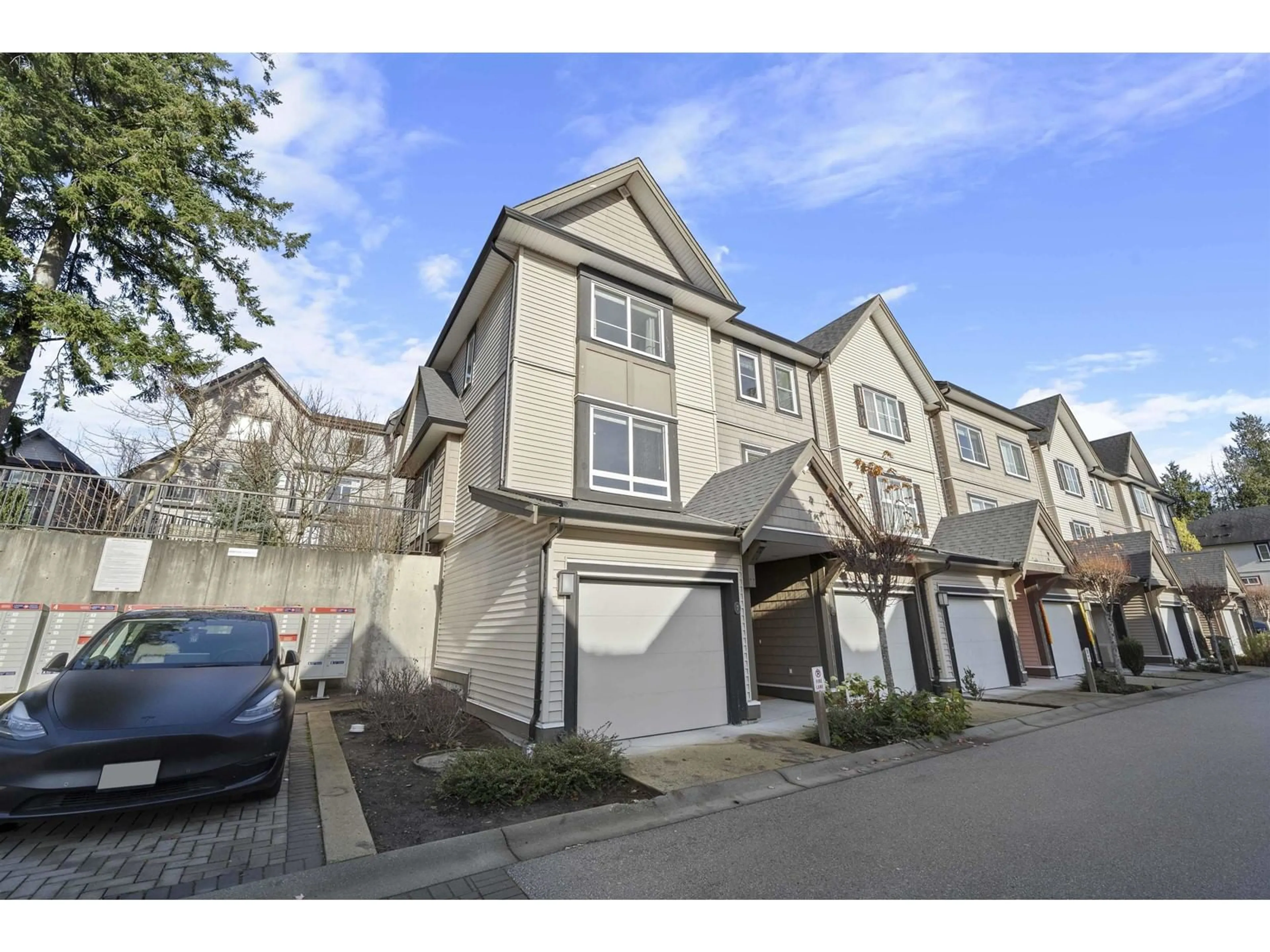 A pic from outside/outdoor area/front of a property/back of a property/a pic from drone, street for 7 - 14555 68, Surrey British Columbia V3S2A8
