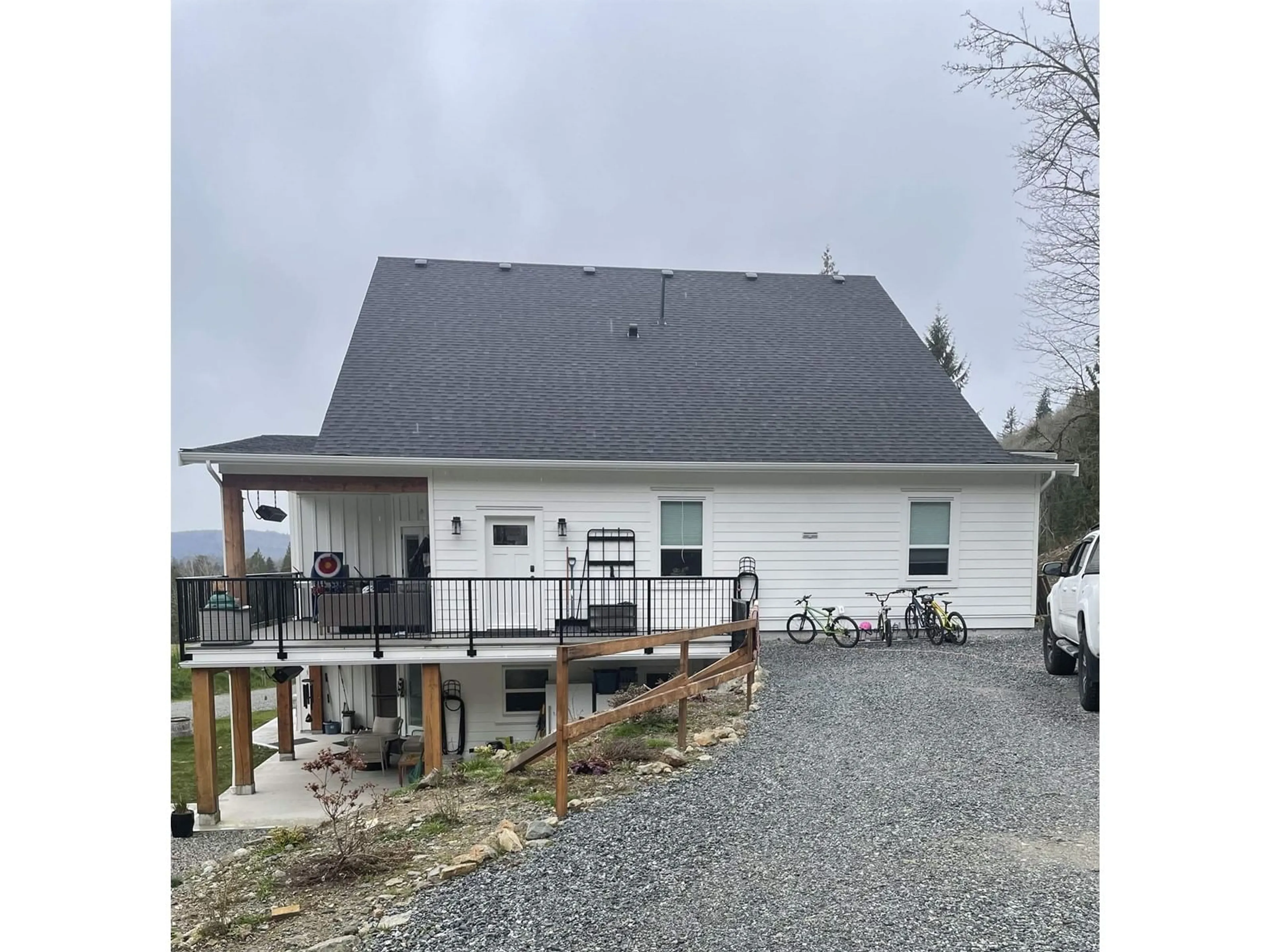 A pic from outside/outdoor area/front of a property/back of a property/a pic from drone, mountain view for 34821 FERNDALE, Mission British Columbia V2V7C8