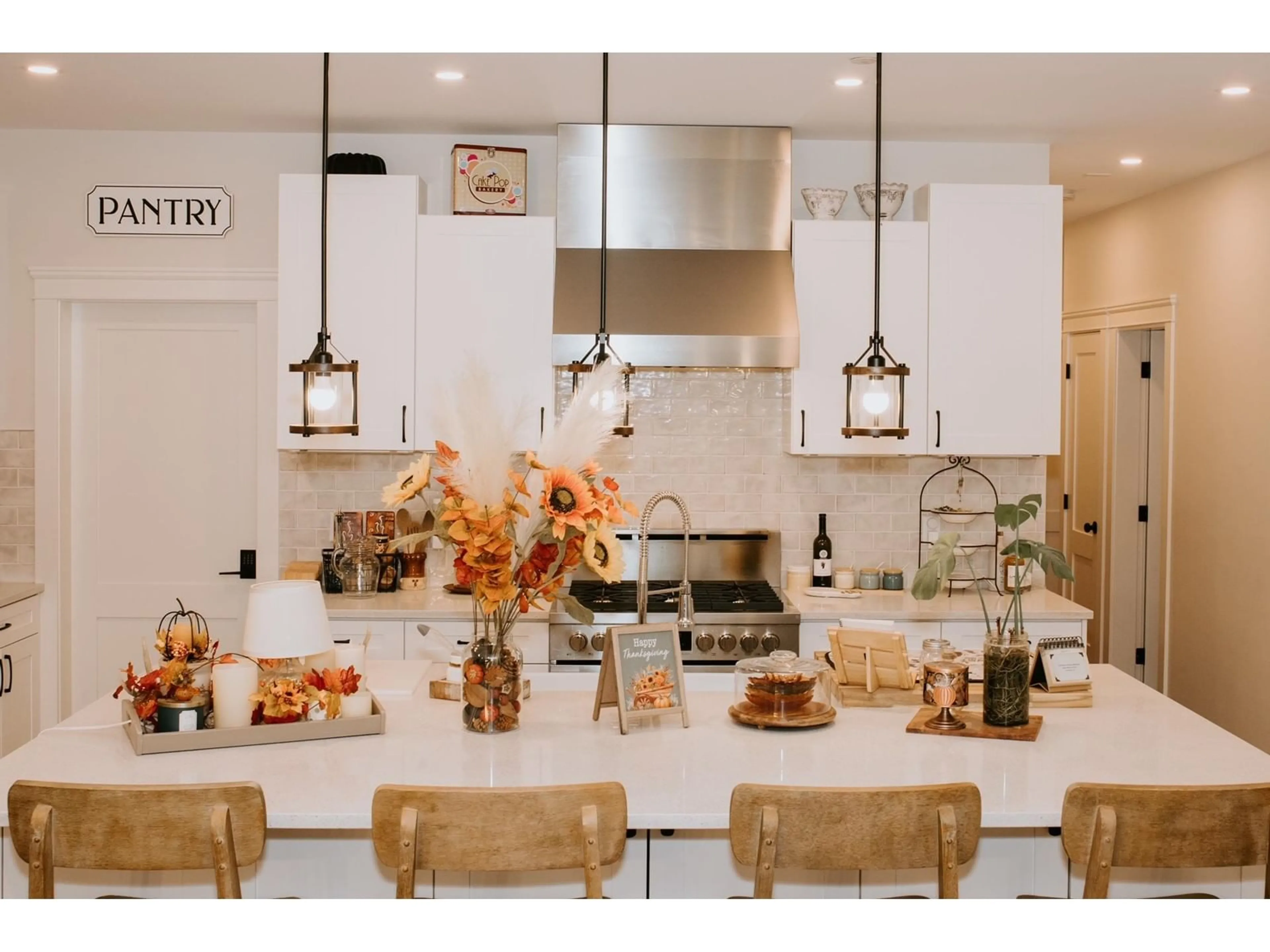 Open concept kitchen, unknown for 34821 FERNDALE, Mission British Columbia V2V7C8