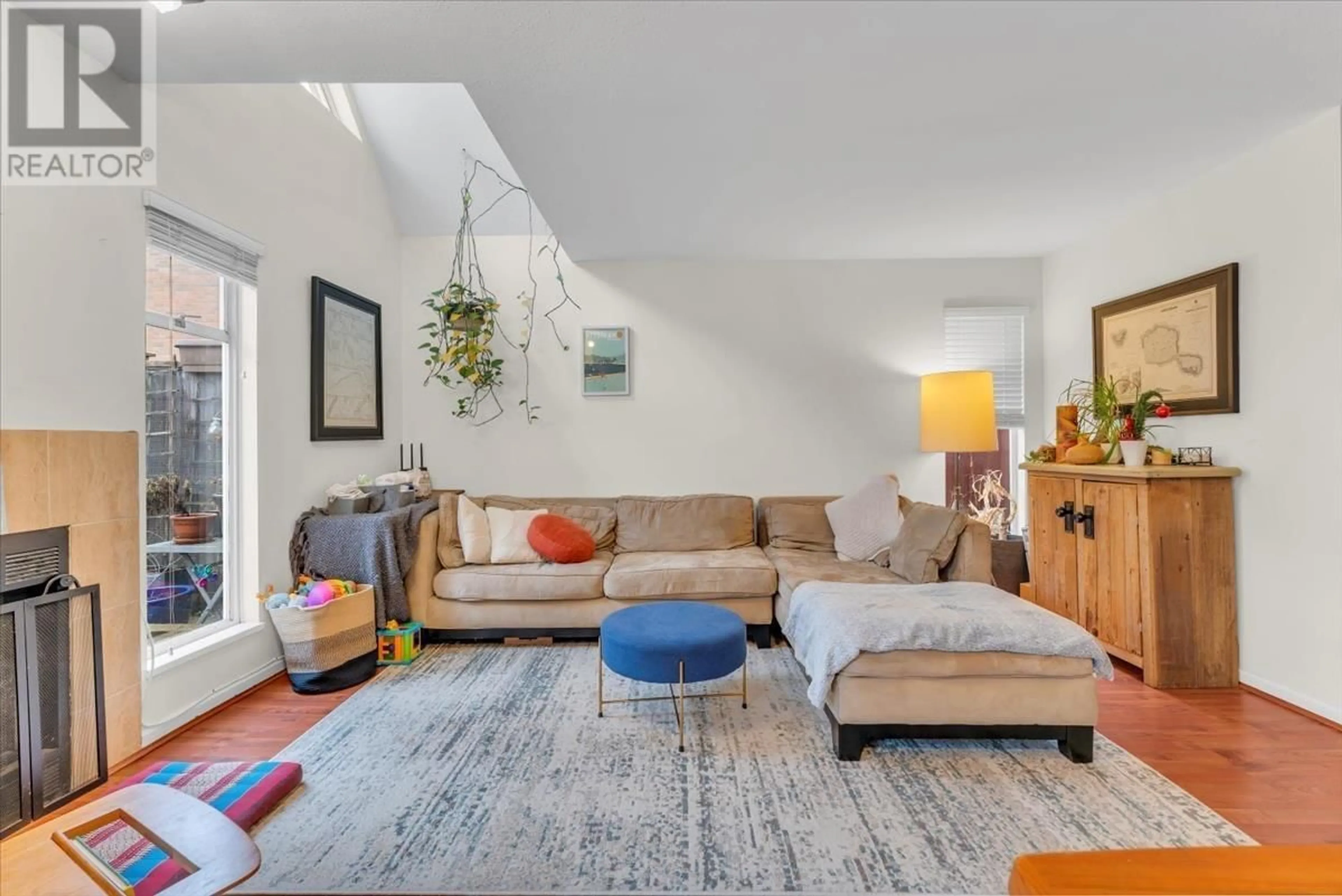 Living room with furniture, unknown for 3060 8TH AVENUE, Vancouver British Columbia V6K2C1