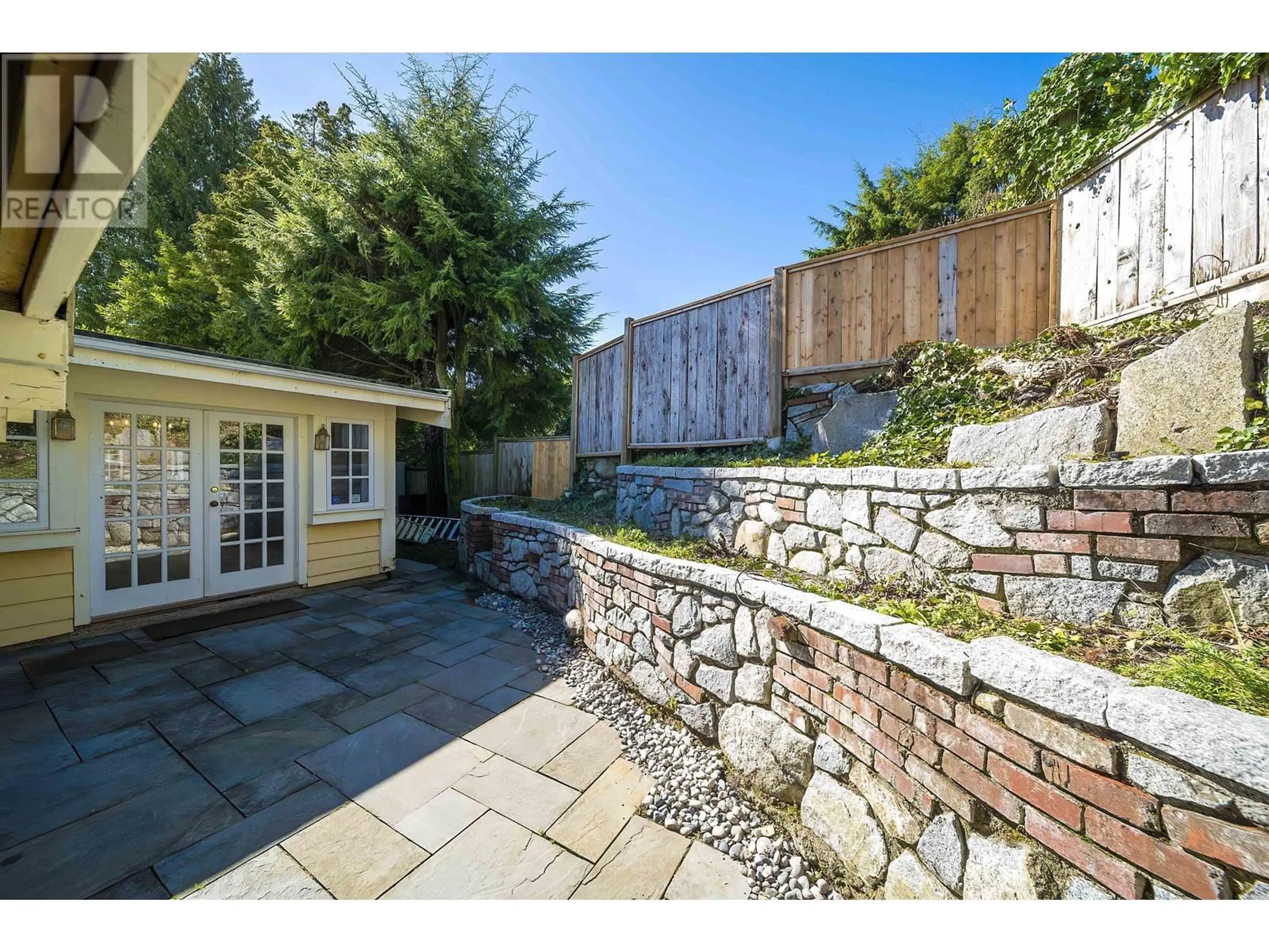 Patio, street for 825 8TH STREET, West Vancouver British Columbia V7T1S1