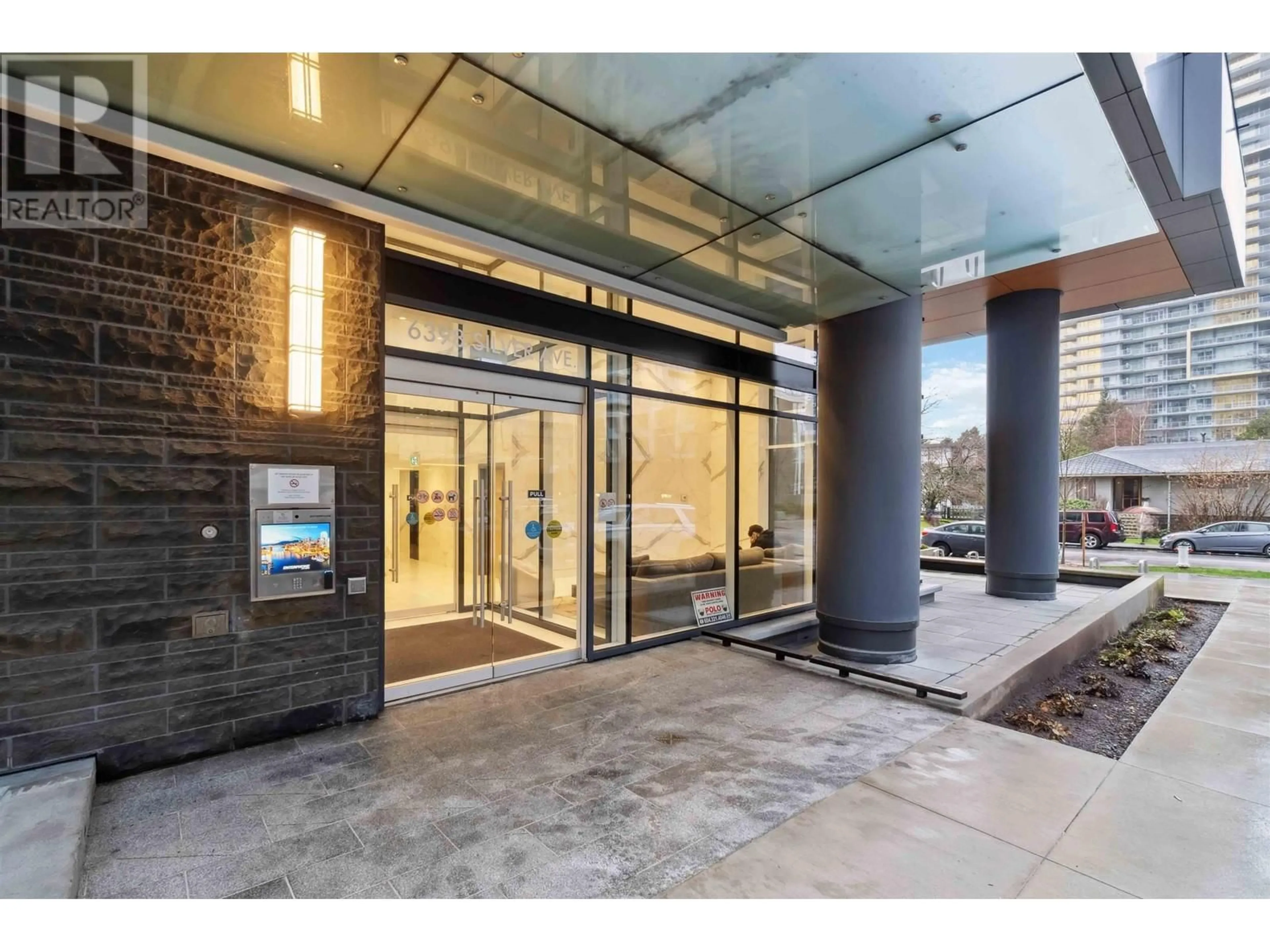 Indoor foyer for 2001 - 6398 SILVER AVENUE, Burnaby British Columbia V5H0K7