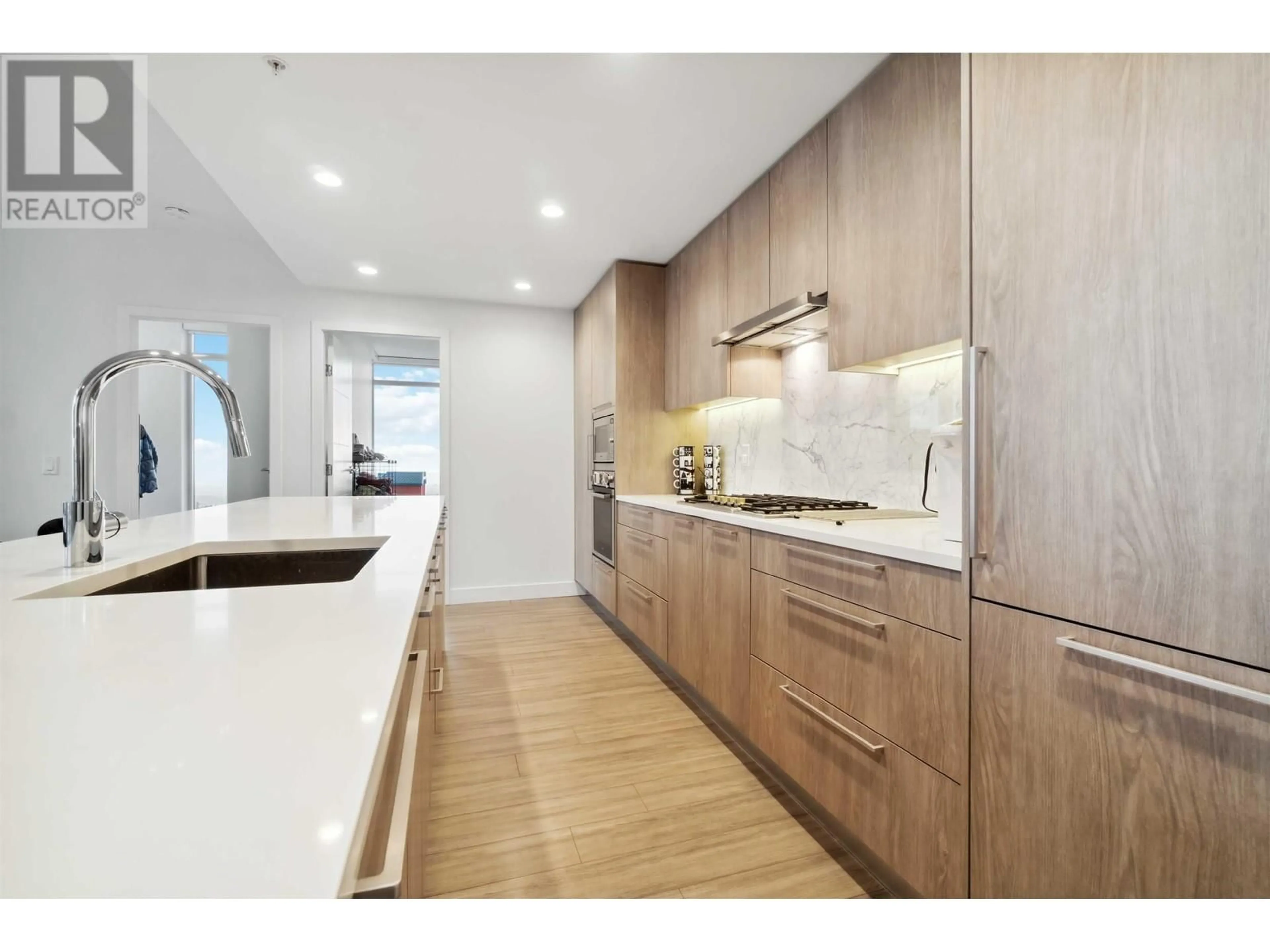 Unknown for 2001 - 6398 SILVER AVENUE, Burnaby British Columbia V5H0K7