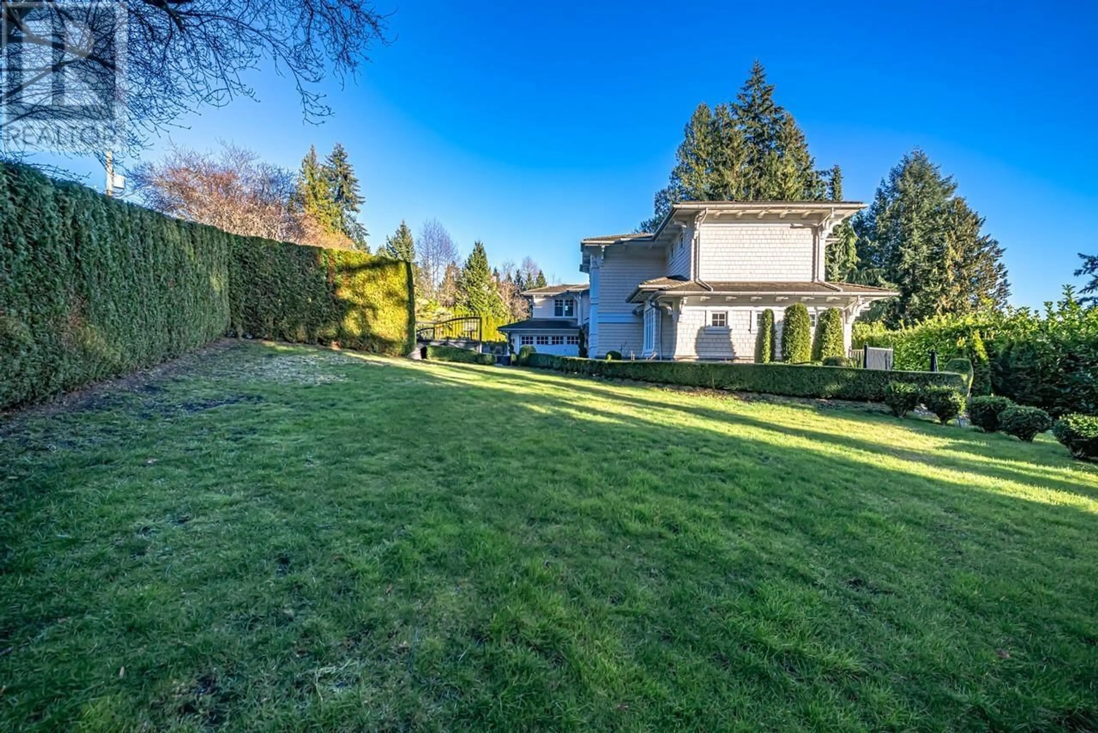 A pic from outside/outdoor area/front of a property/back of a property/a pic from drone, unknown for 2913 ALTAMONT CRESCENT, West Vancouver British Columbia V7V3B9