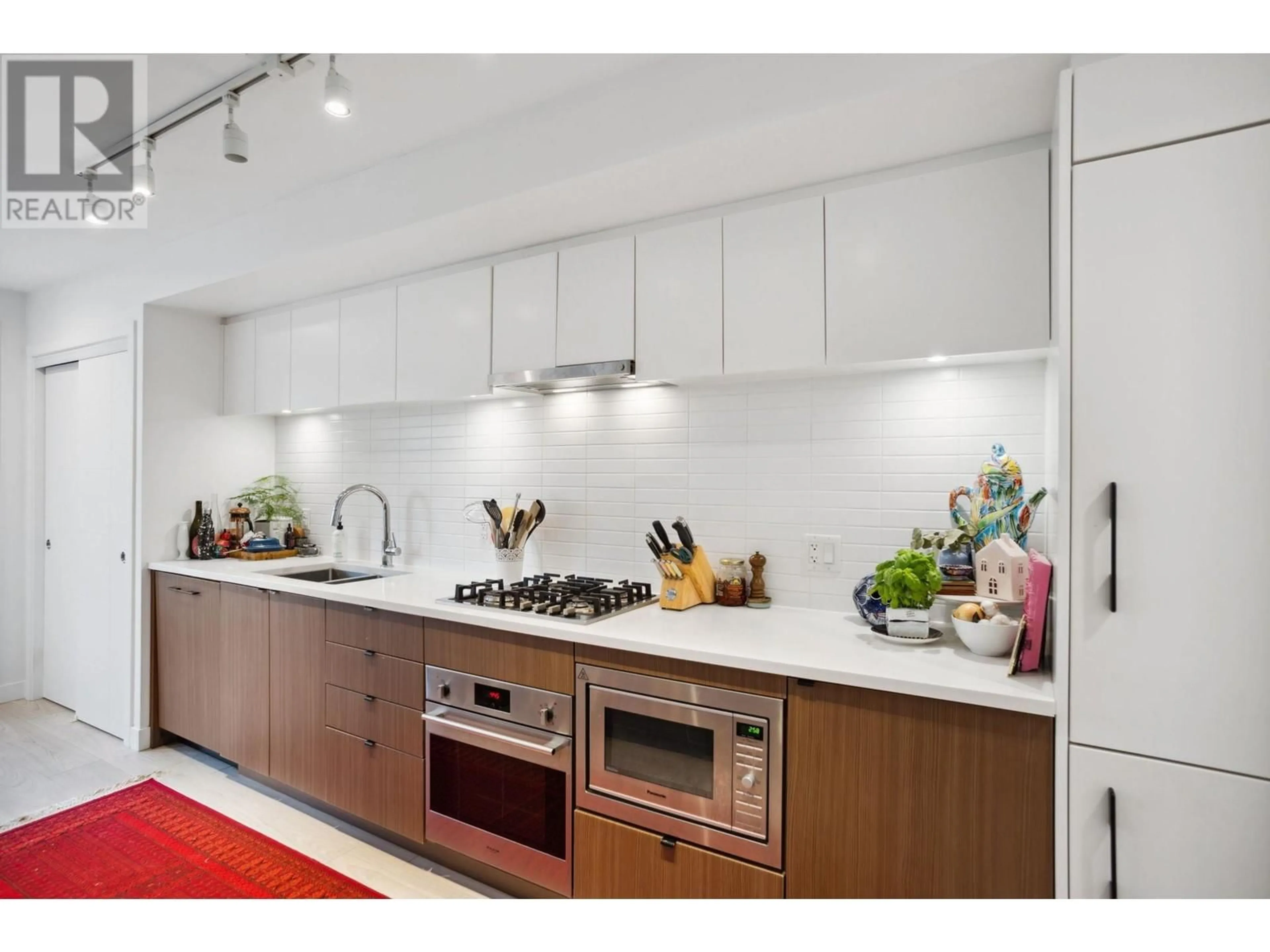 Contemporary kitchen, unknown for 109 - 321 16TH AVENUE, Vancouver British Columbia V5T2T7