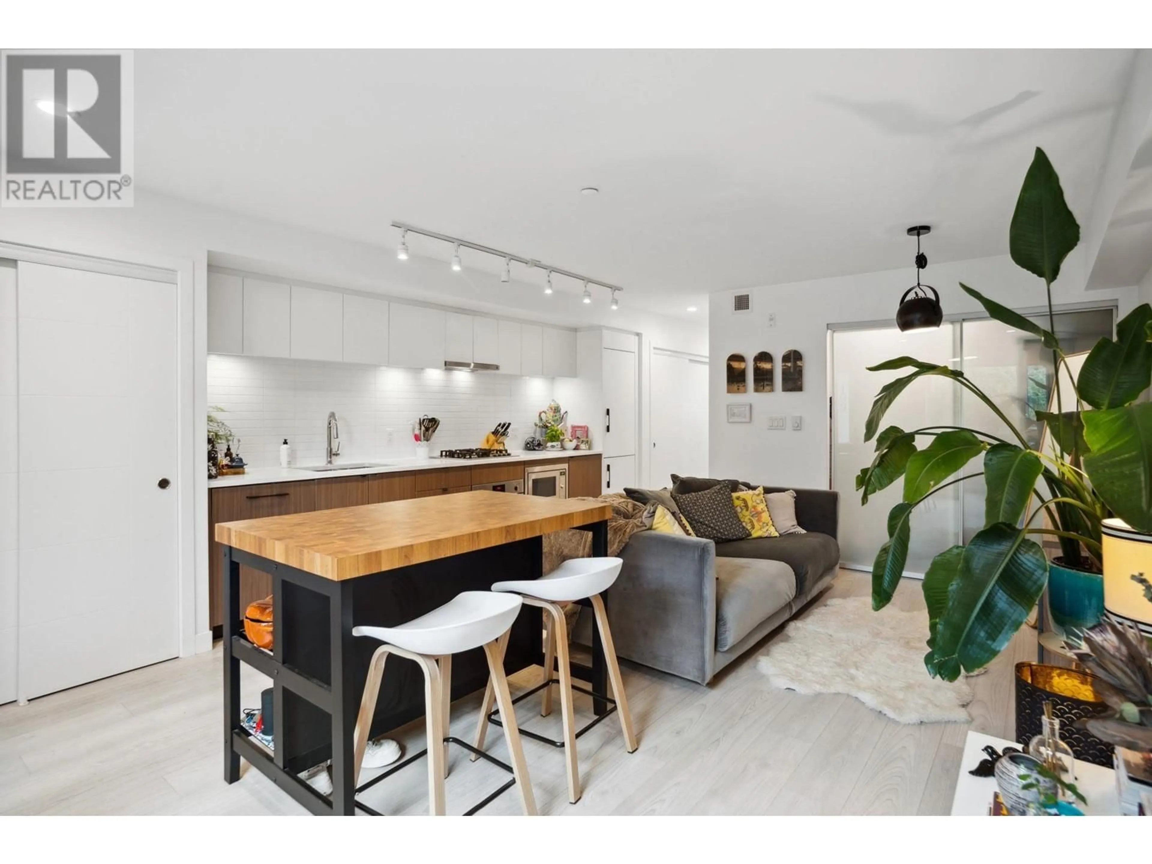 Open concept kitchen, unknown for 109 - 321 16TH AVENUE, Vancouver British Columbia V5T2T7
