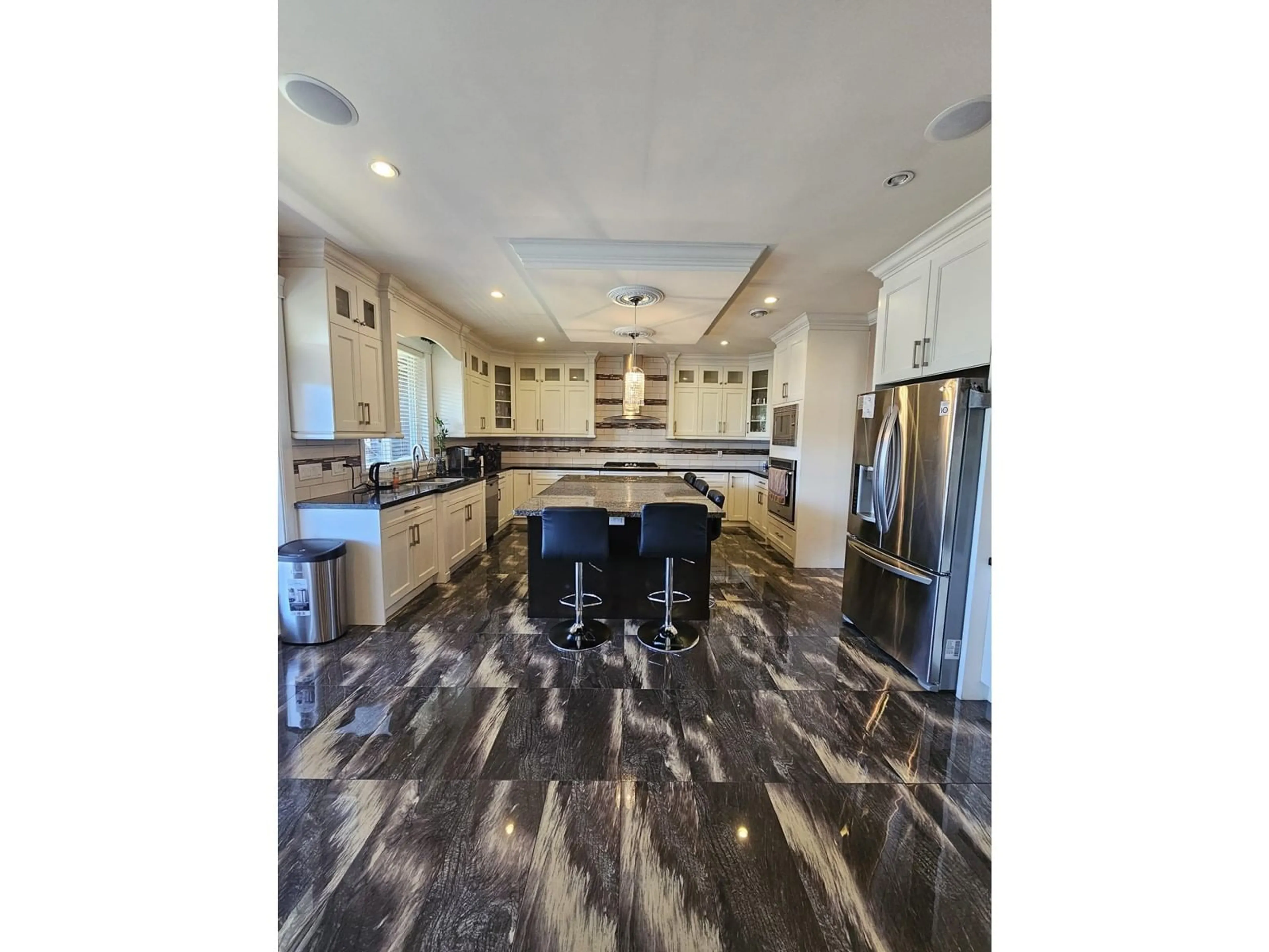 Open concept kitchen, unknown for 11971 97, Surrey British Columbia V3V2C4