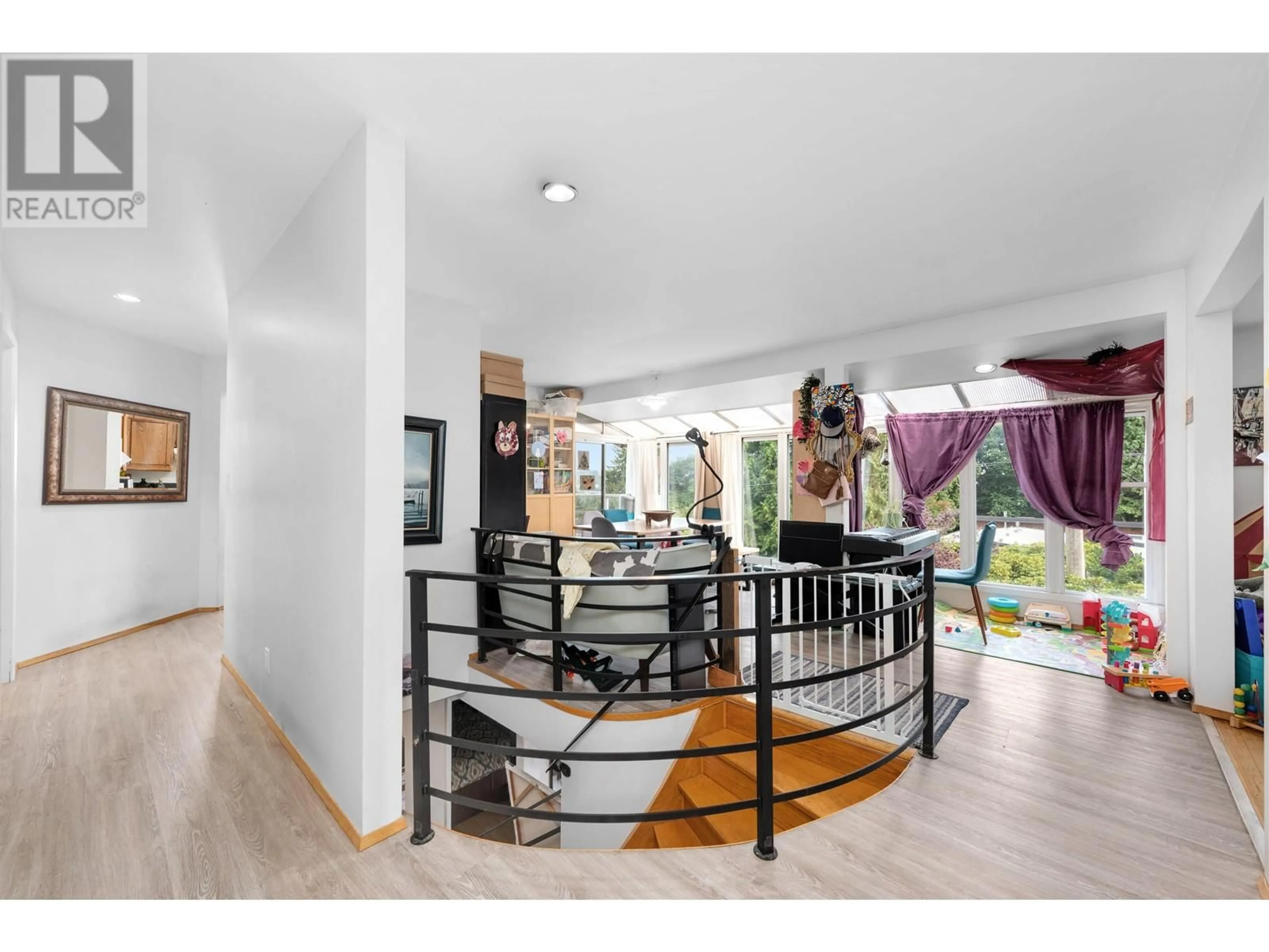 Indoor foyer for 1190 15TH STREET, North Vancouver British Columbia V7J1K7