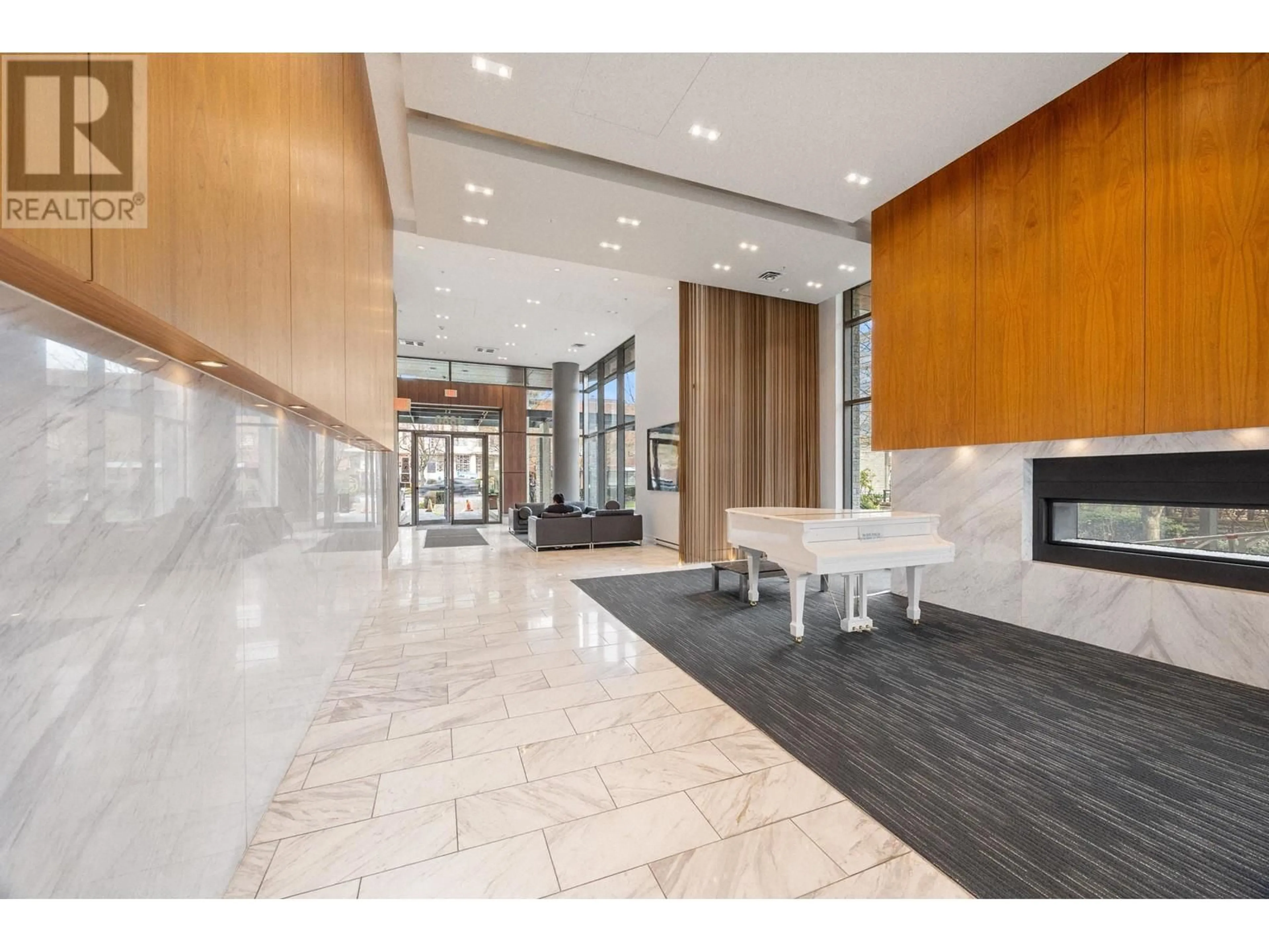 Indoor foyer for 3702 - 4880 BENNETT STREET, Burnaby British Columbia V5H0C1
