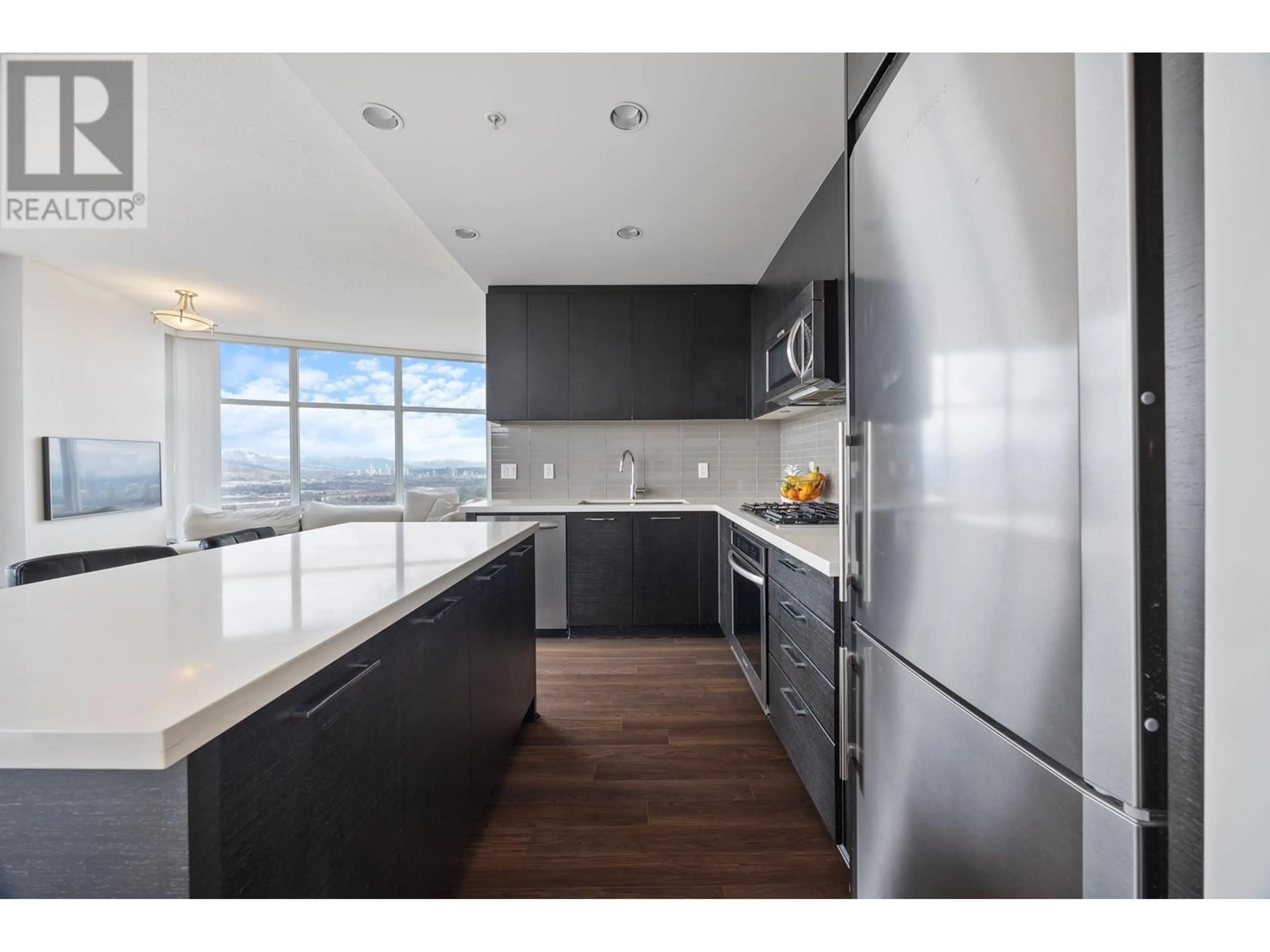 Contemporary kitchen, unknown for 3702 - 4880 BENNETT STREET, Burnaby British Columbia V5H0C1