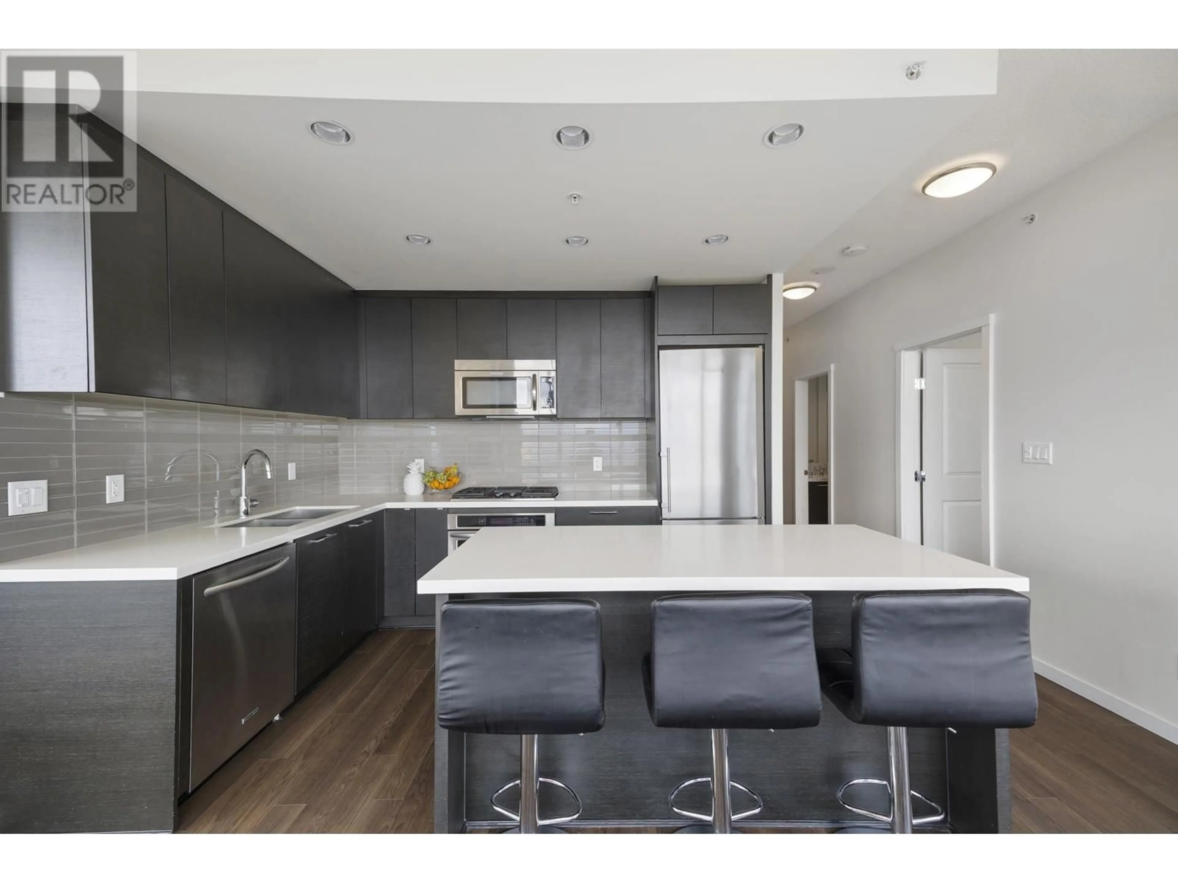 Open concept kitchen, unknown for 3702 - 4880 BENNETT STREET, Burnaby British Columbia V5H0C1