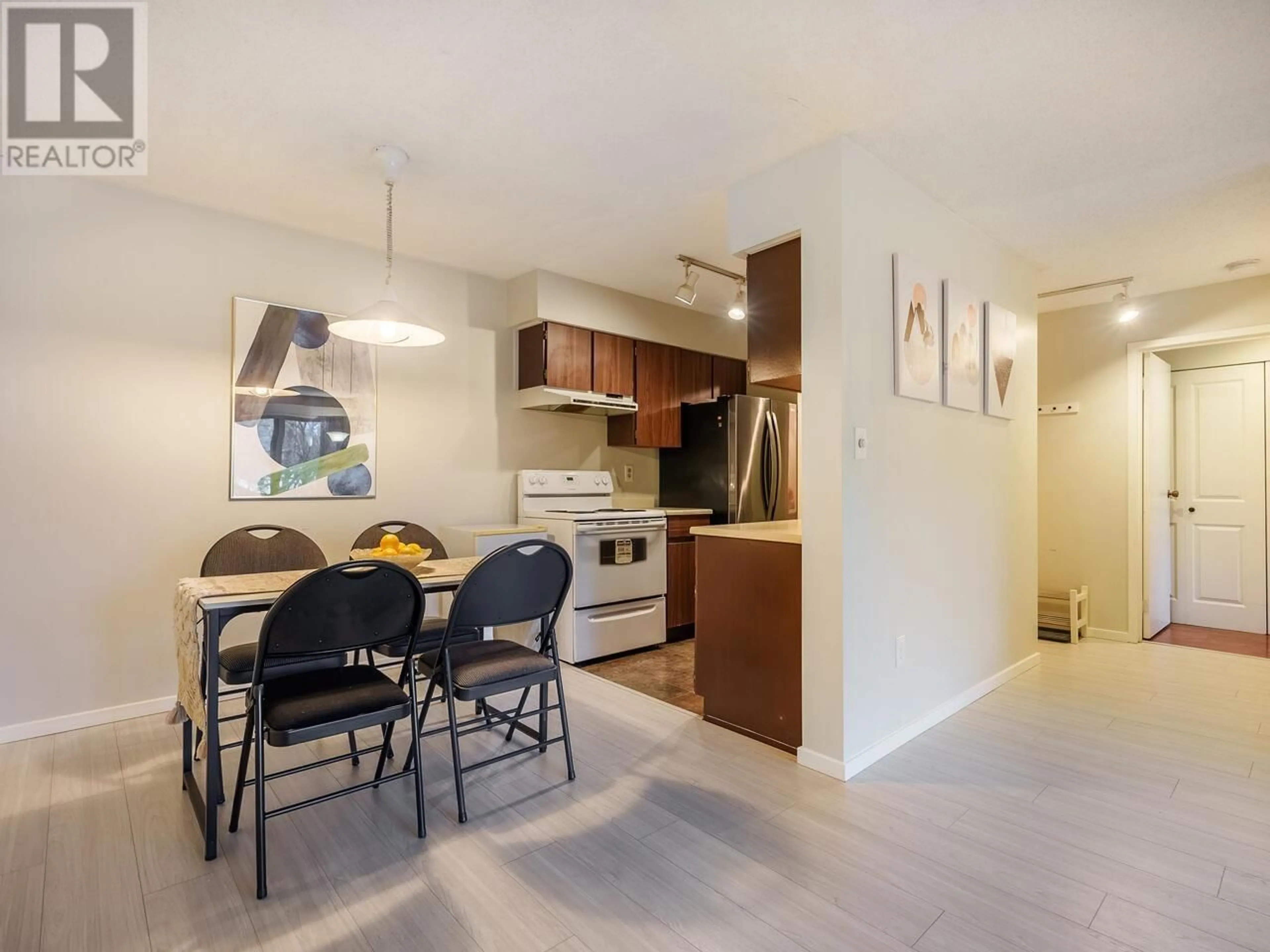 Open concept kitchen, unknown for 412 - 9857 MANCHESTER DRIVE, Burnaby British Columbia V3N4P5
