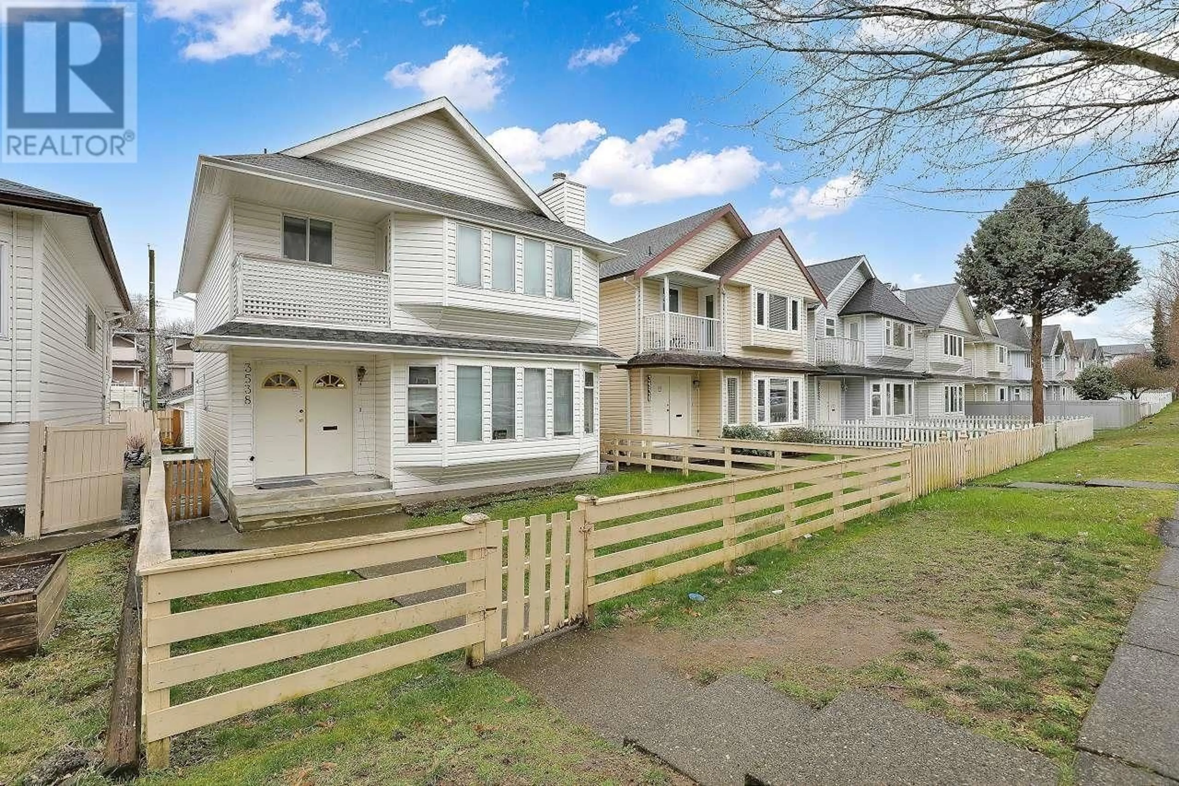 A pic from outside/outdoor area/front of a property/back of a property/a pic from drone, street for 3538 NAPIER STREET, Vancouver British Columbia V5K2X7