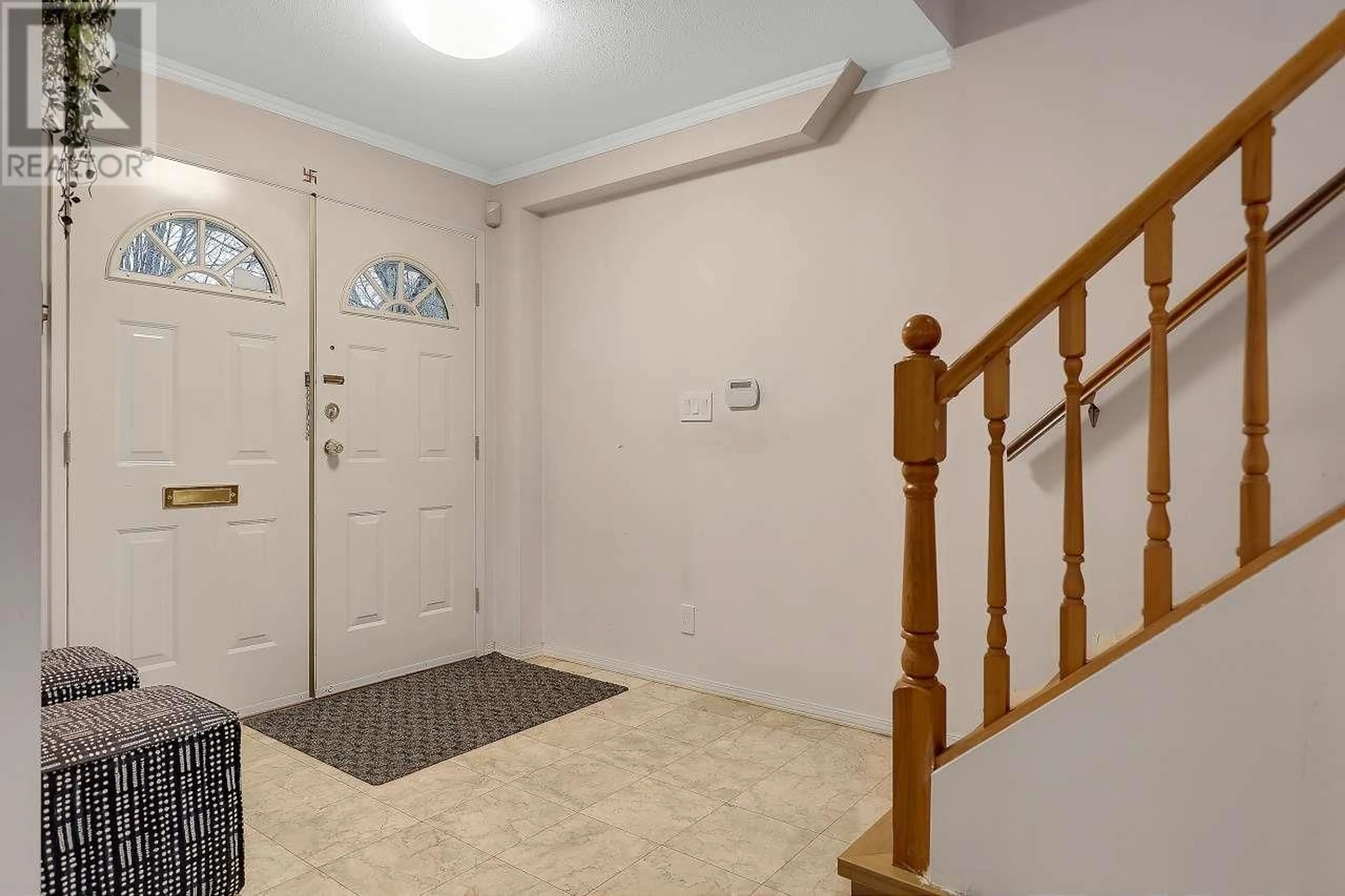 Indoor entryway for 3538 NAPIER STREET, Vancouver British Columbia V5K2X7
