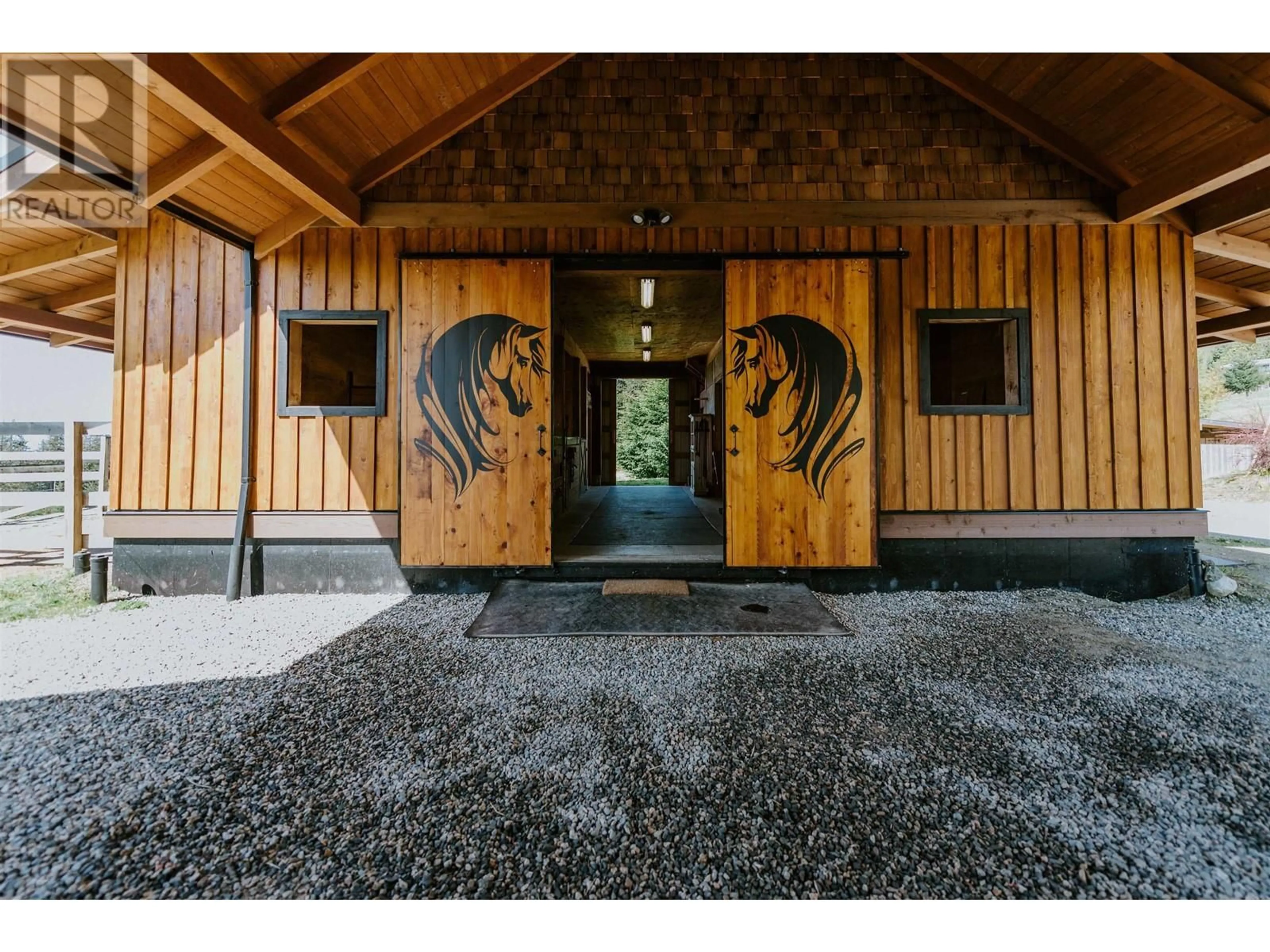 Indoor entryway for 2247 PIXTON ROAD, Roberts Creek British Columbia V0N2W5