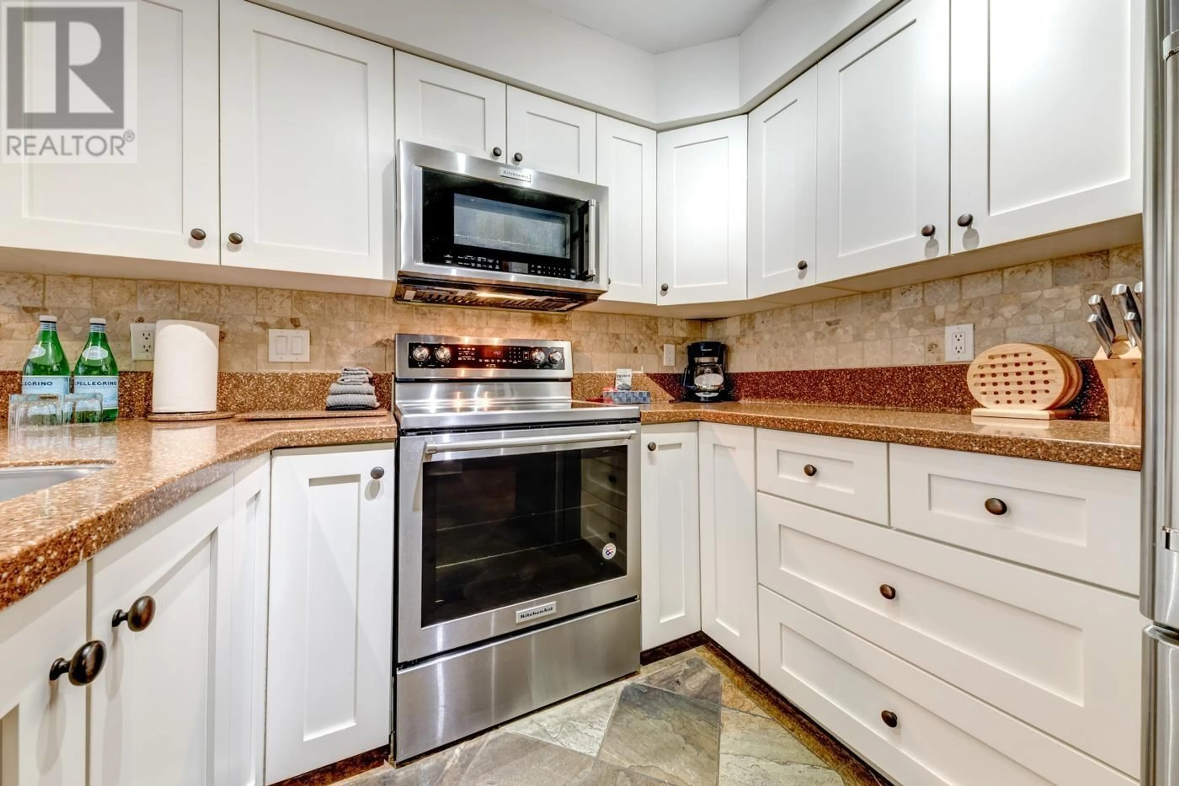 Standard kitchen, ceramic/tile floor for 333 - 4905 SPEARHEAD PLACE, Whistler British Columbia V0N1B4