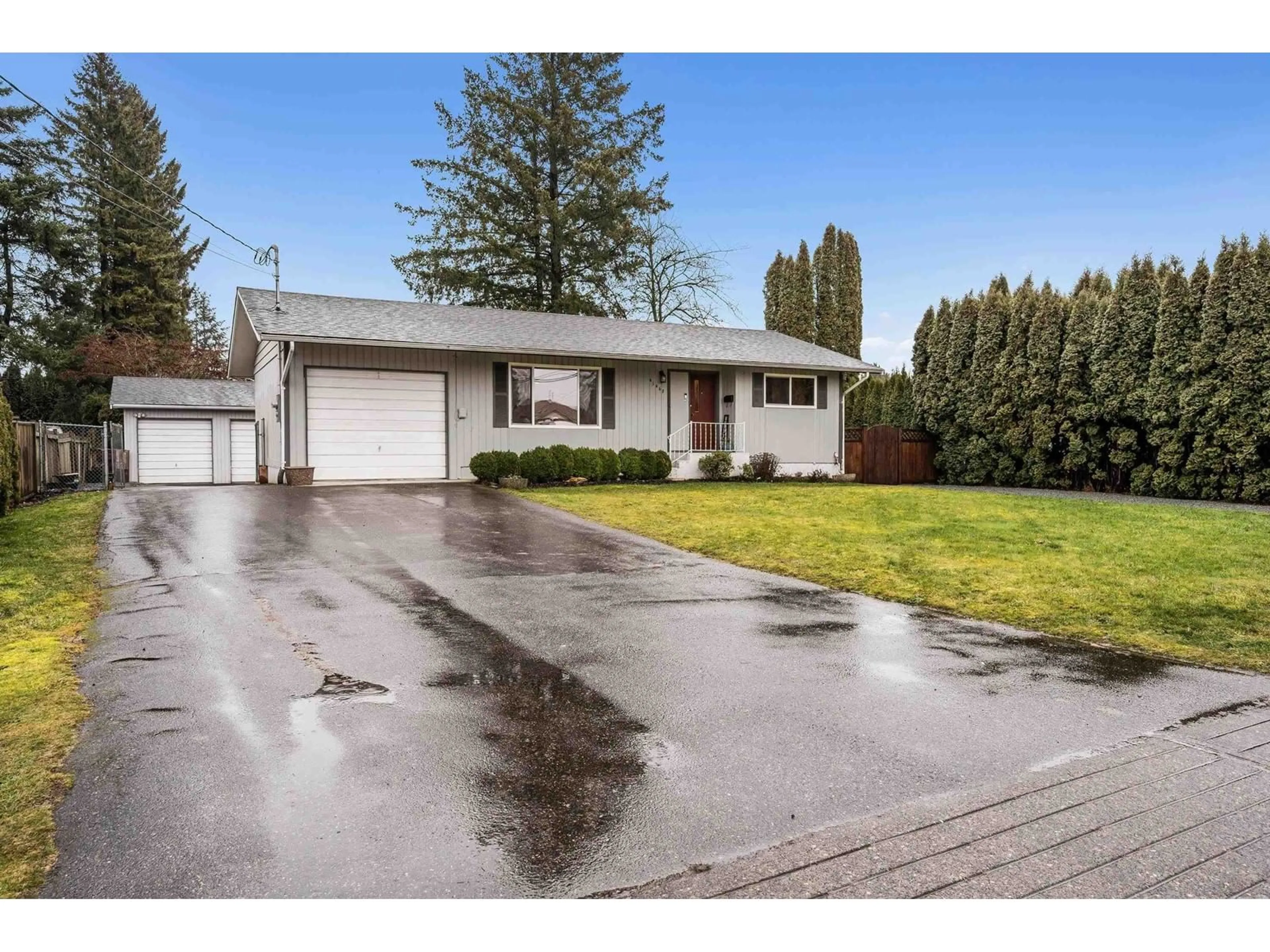 Home with vinyl exterior material, street for 45468 CRESCENT DRIVE, Chilliwack British Columbia V2P1G8