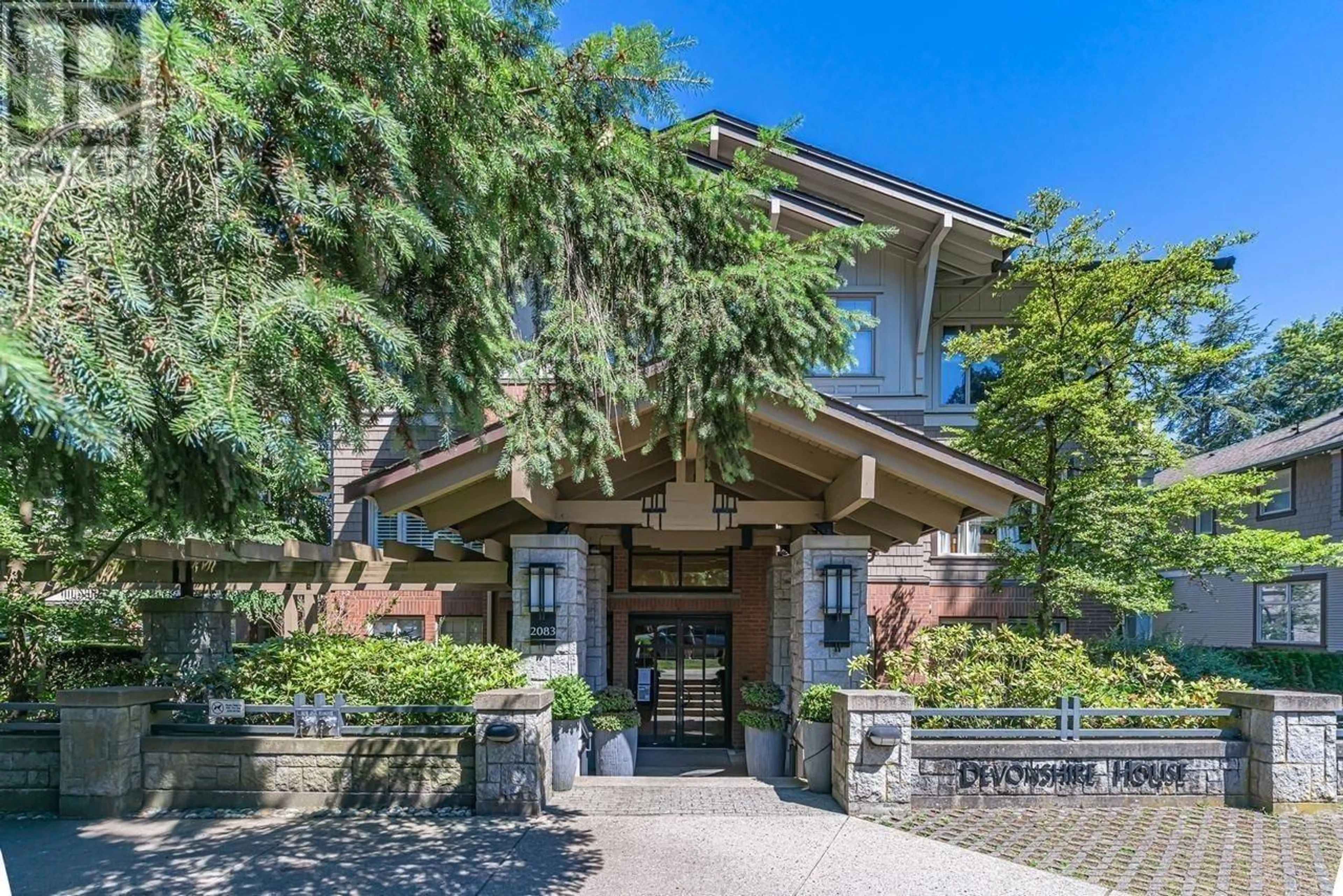 Indoor foyer for 117 2083 W 33RD AVENUE, Vancouver British Columbia V6M4M6