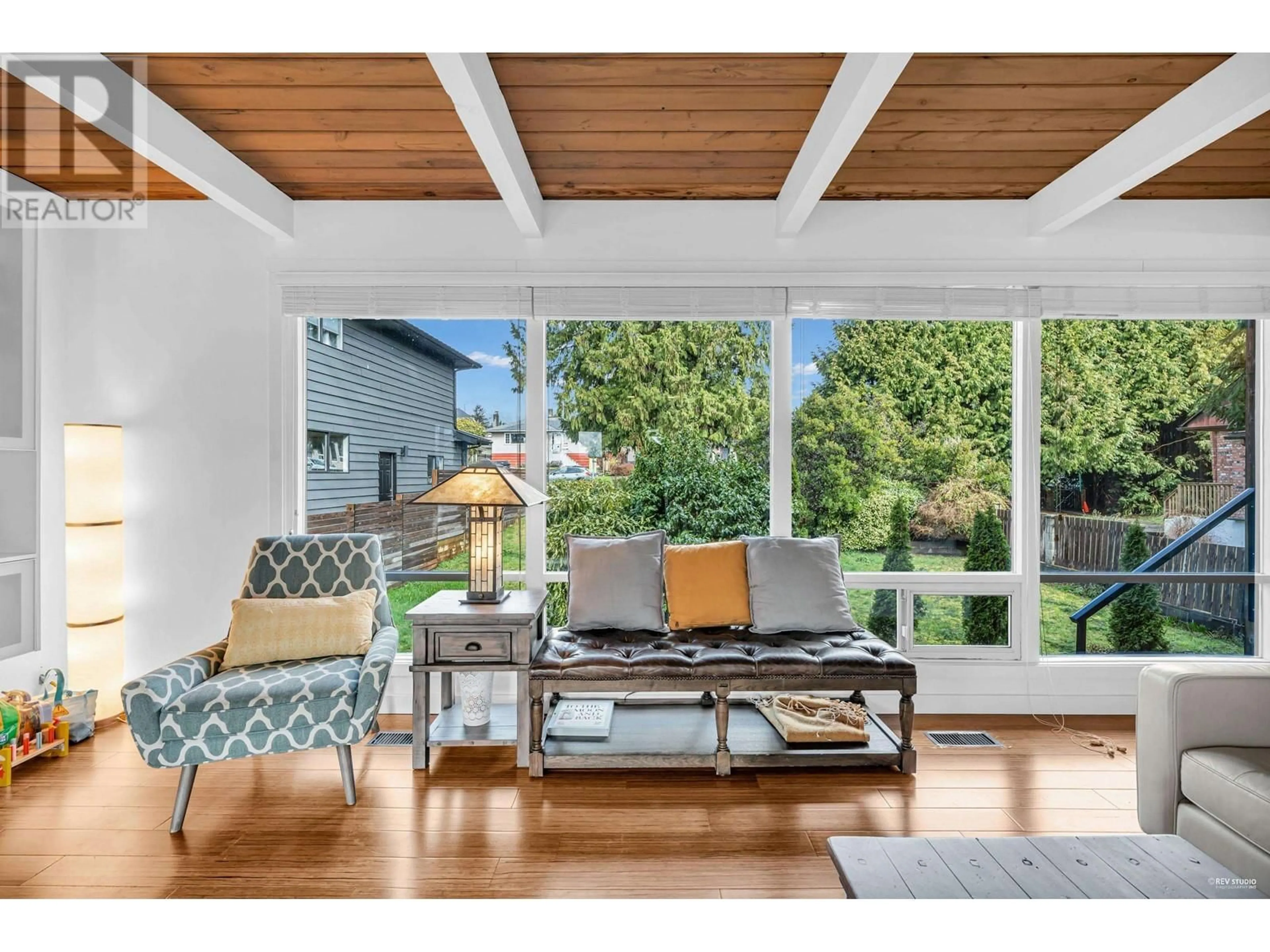 Living room with furniture, wood/laminate floor for 857 12TH STREET, North Vancouver British Columbia V7L2L2