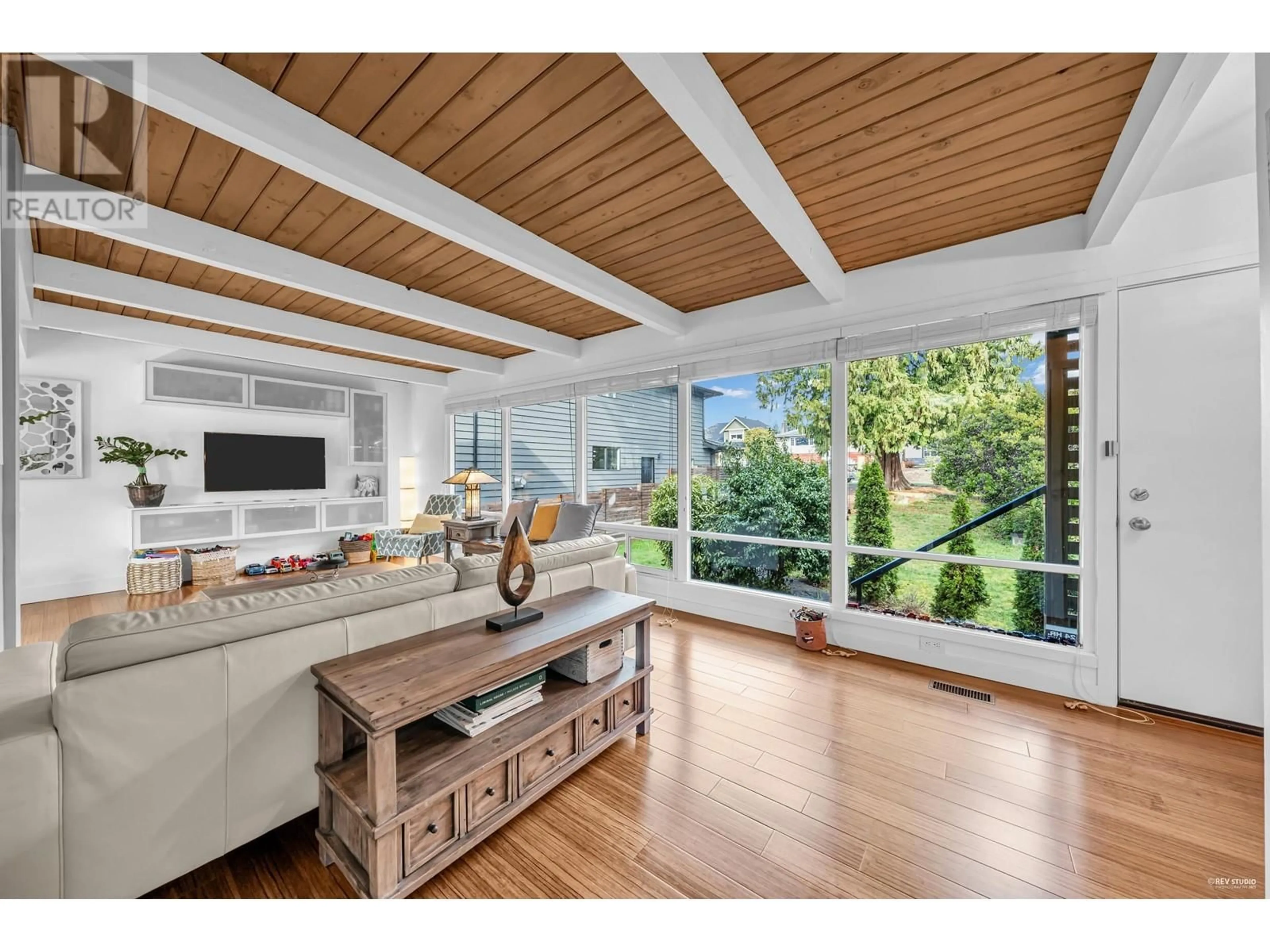Open concept kitchen, wood/laminate floor for 857 12TH STREET, North Vancouver British Columbia V7L2L2
