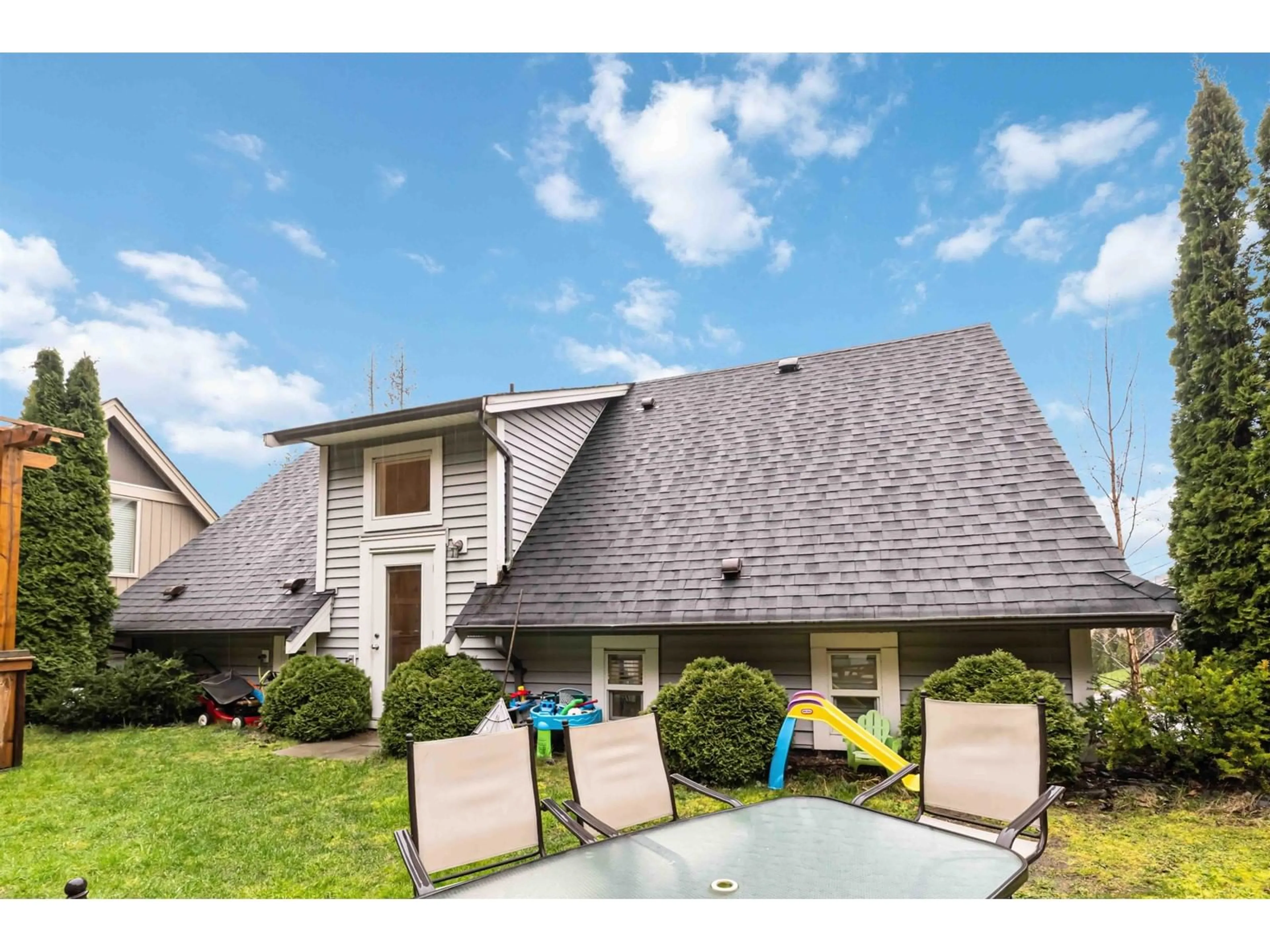Home with vinyl exterior material, unknown for 47216 SKYLINE DRIVE, Chilliwack British Columbia V2R0R4
