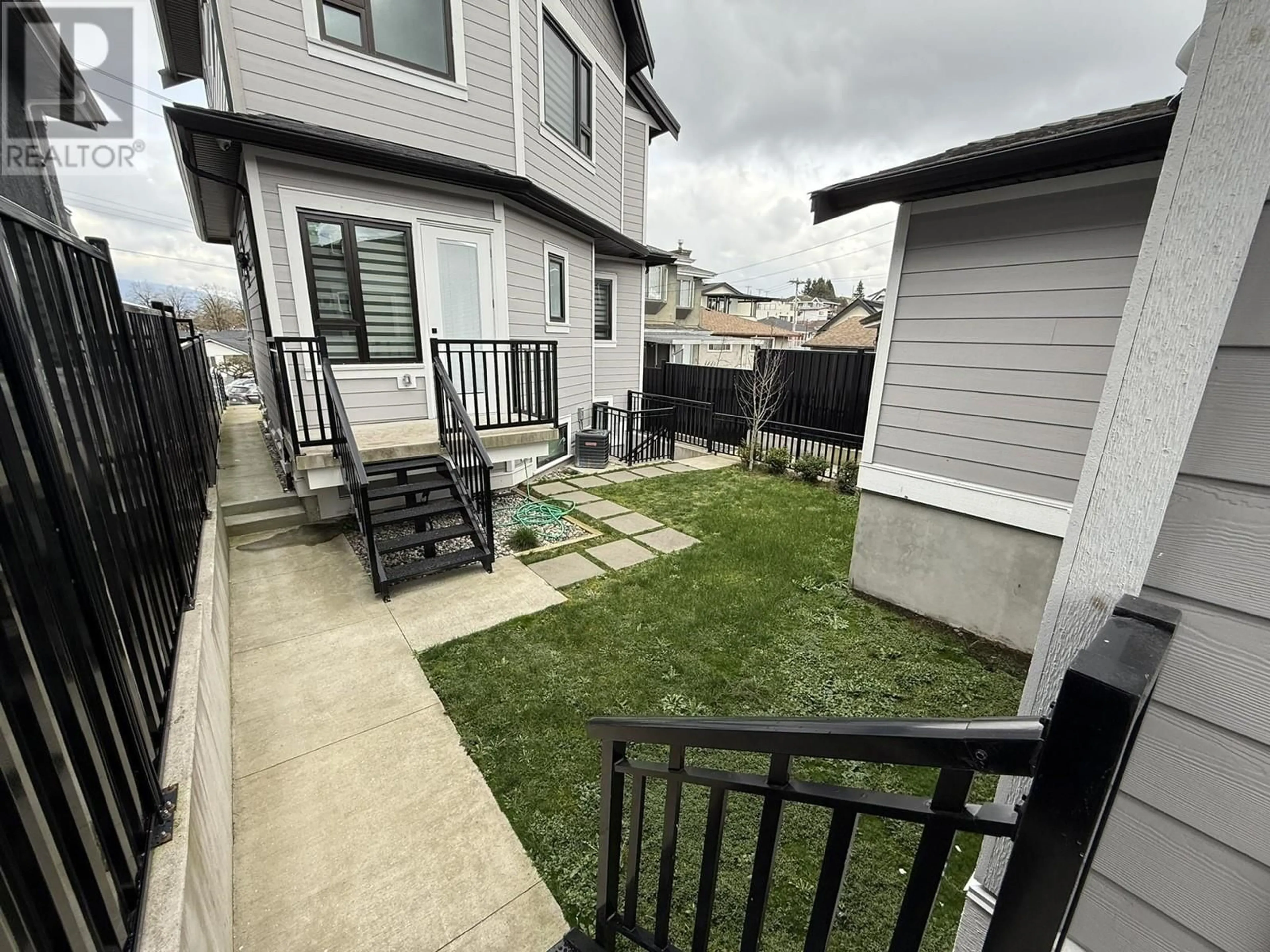 Patio, street for 3176 E 29TH AVENUE, Vancouver British Columbia V5R1W2