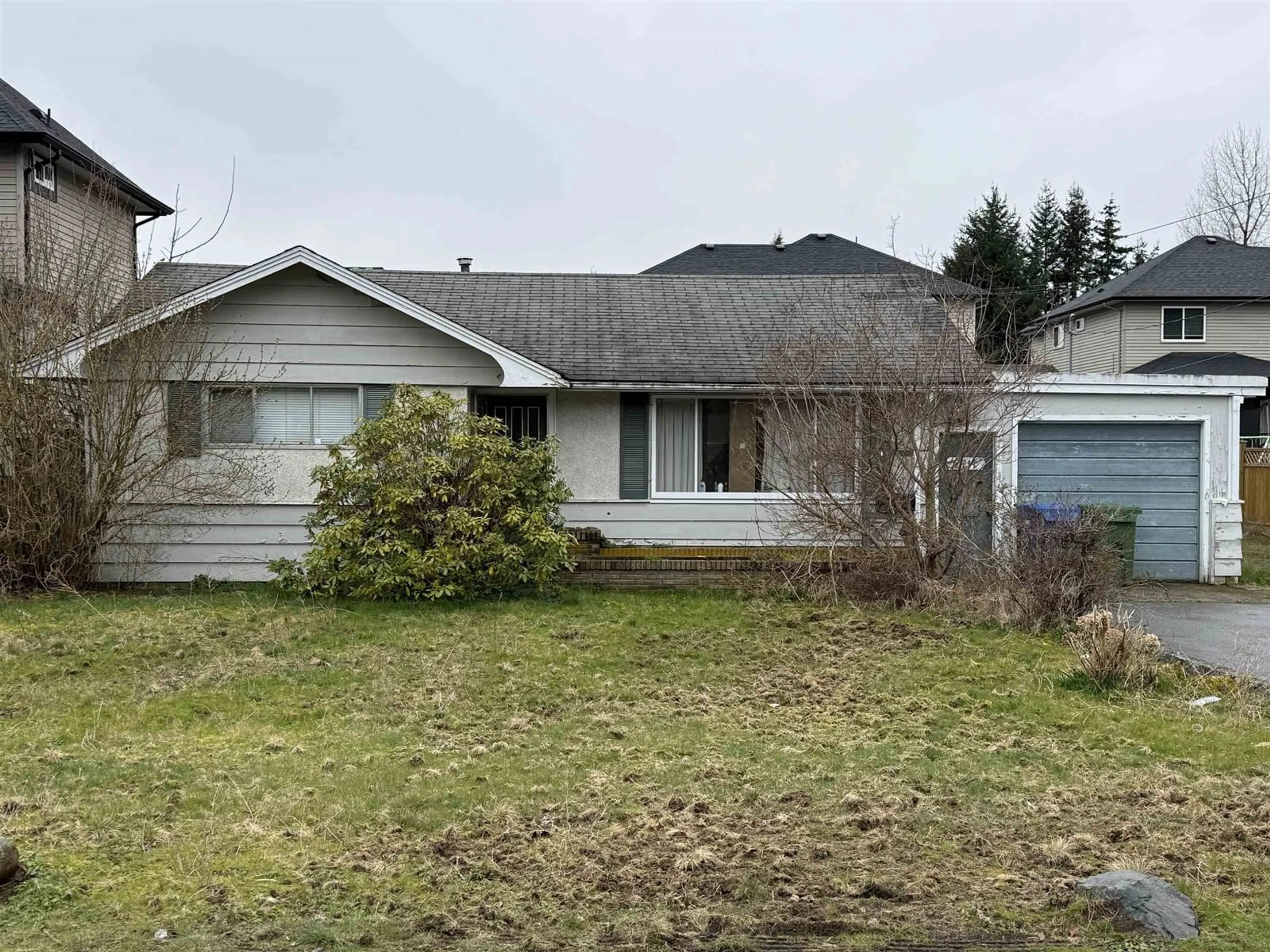 A pic from outside/outdoor area/front of a property/back of a property/a pic from drone, street for 2711 CENTENNIAL STREET, Abbotsford British Columbia V2T2V3