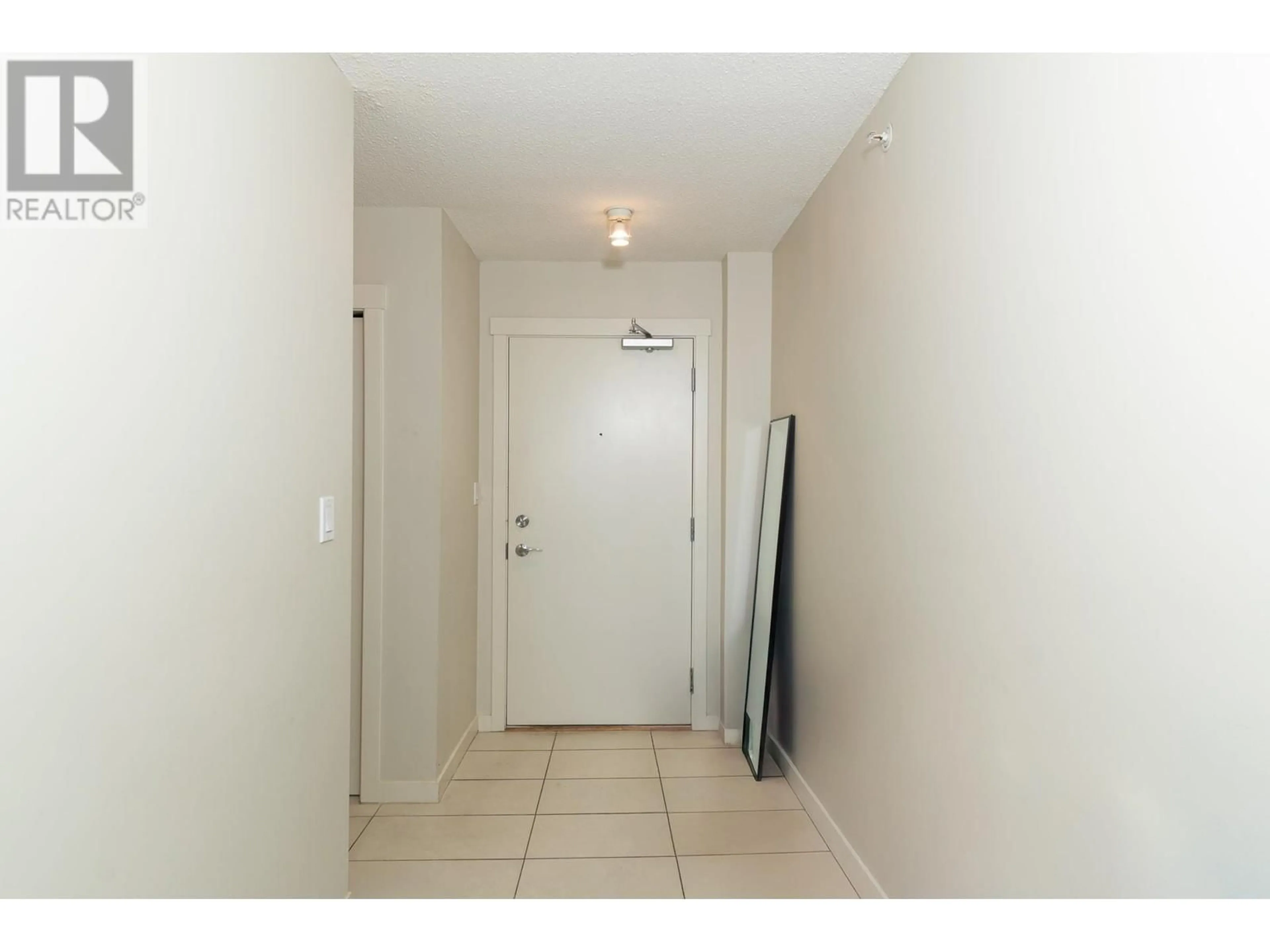 Indoor entryway for 1508 5811 NO. 3 ROAD, Richmond British Columbia V6X4L7