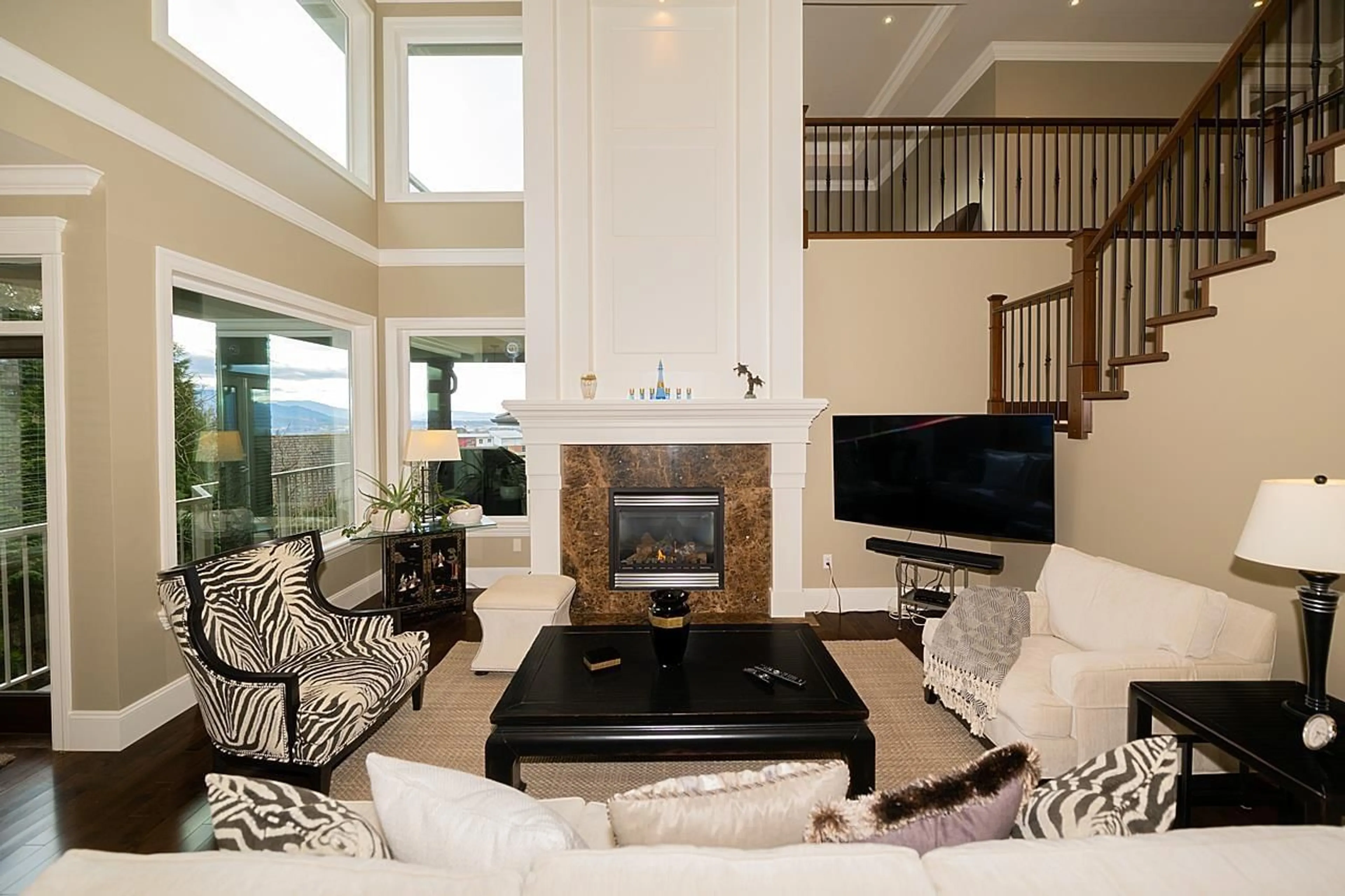 Living room with furniture, unknown for 2660 EAGLE MOUNTAIN, Abbotsford British Columbia V3G0B1
