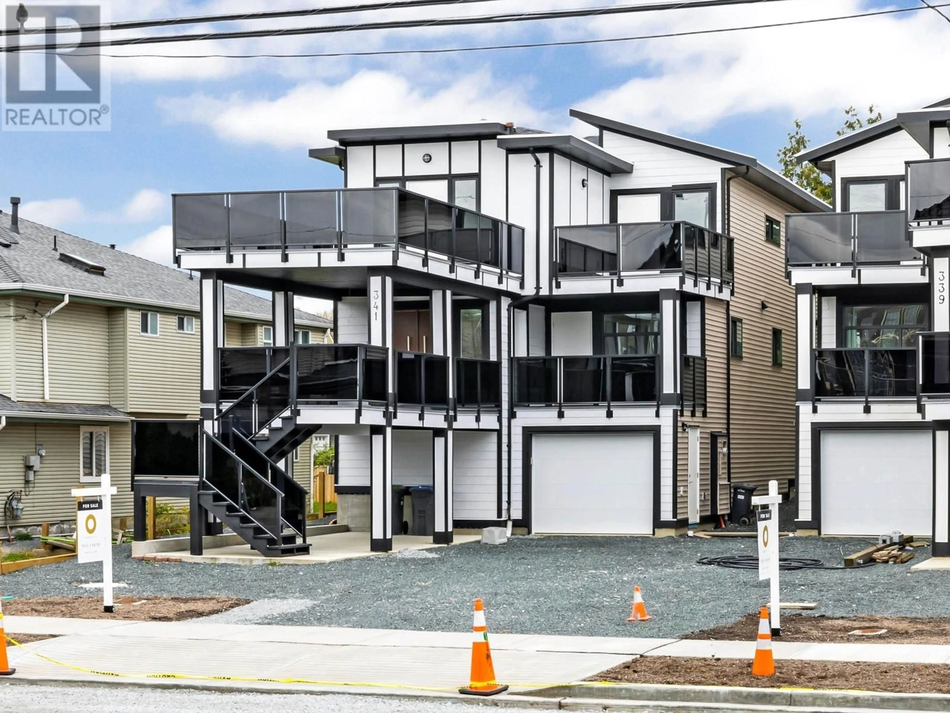 A pic from outside/outdoor area/front of a property/back of a property/a pic from drone, street for 341 JOHNSTON STREET, New Westminster British Columbia V3M5H4