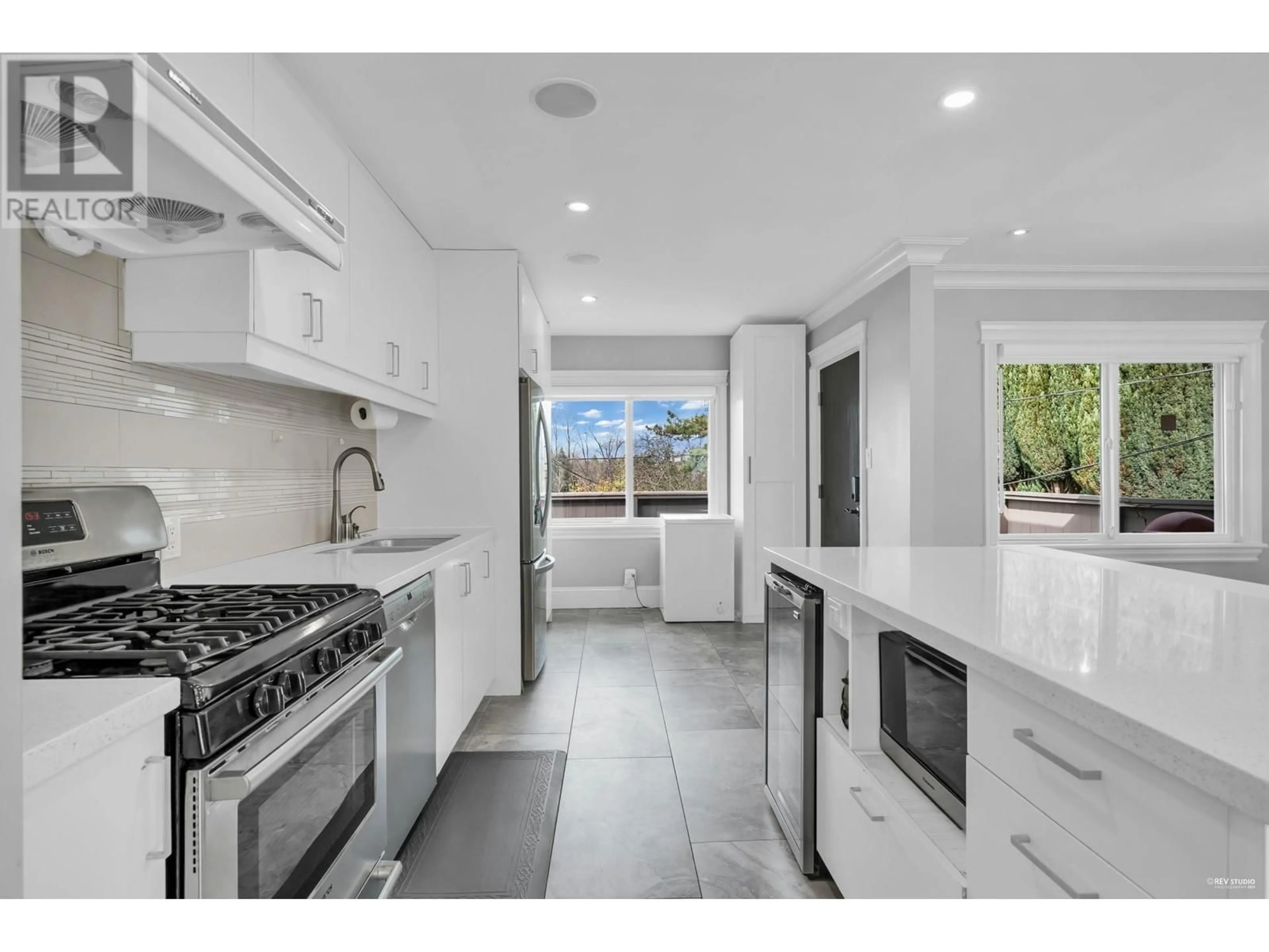 Unknown for 4421 PRICE CRESCENT, Burnaby British Columbia V5G2N5