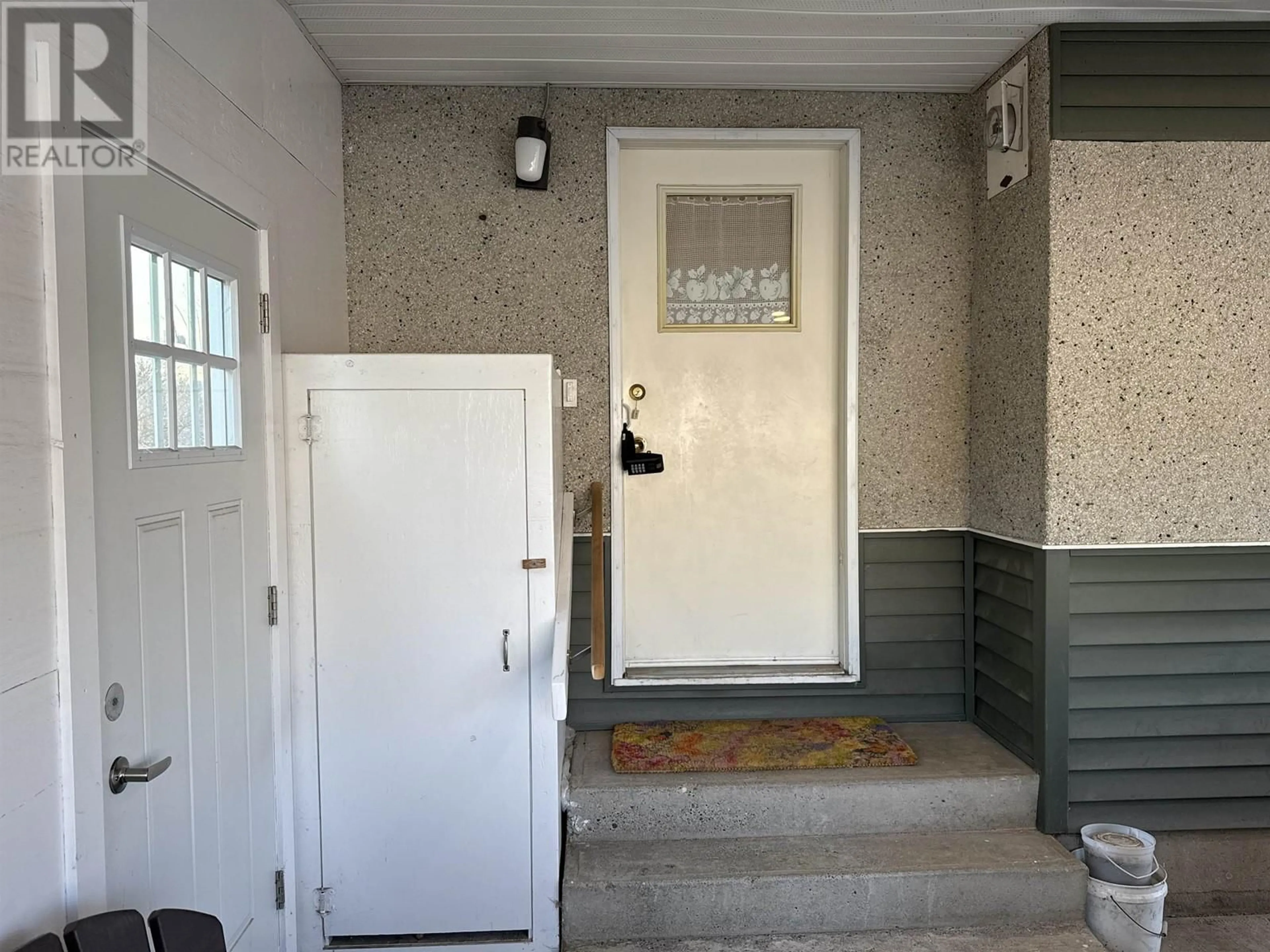 Indoor entryway for 1248 JOHNSTON AVENUE, Quesnel British Columbia V2J3C5