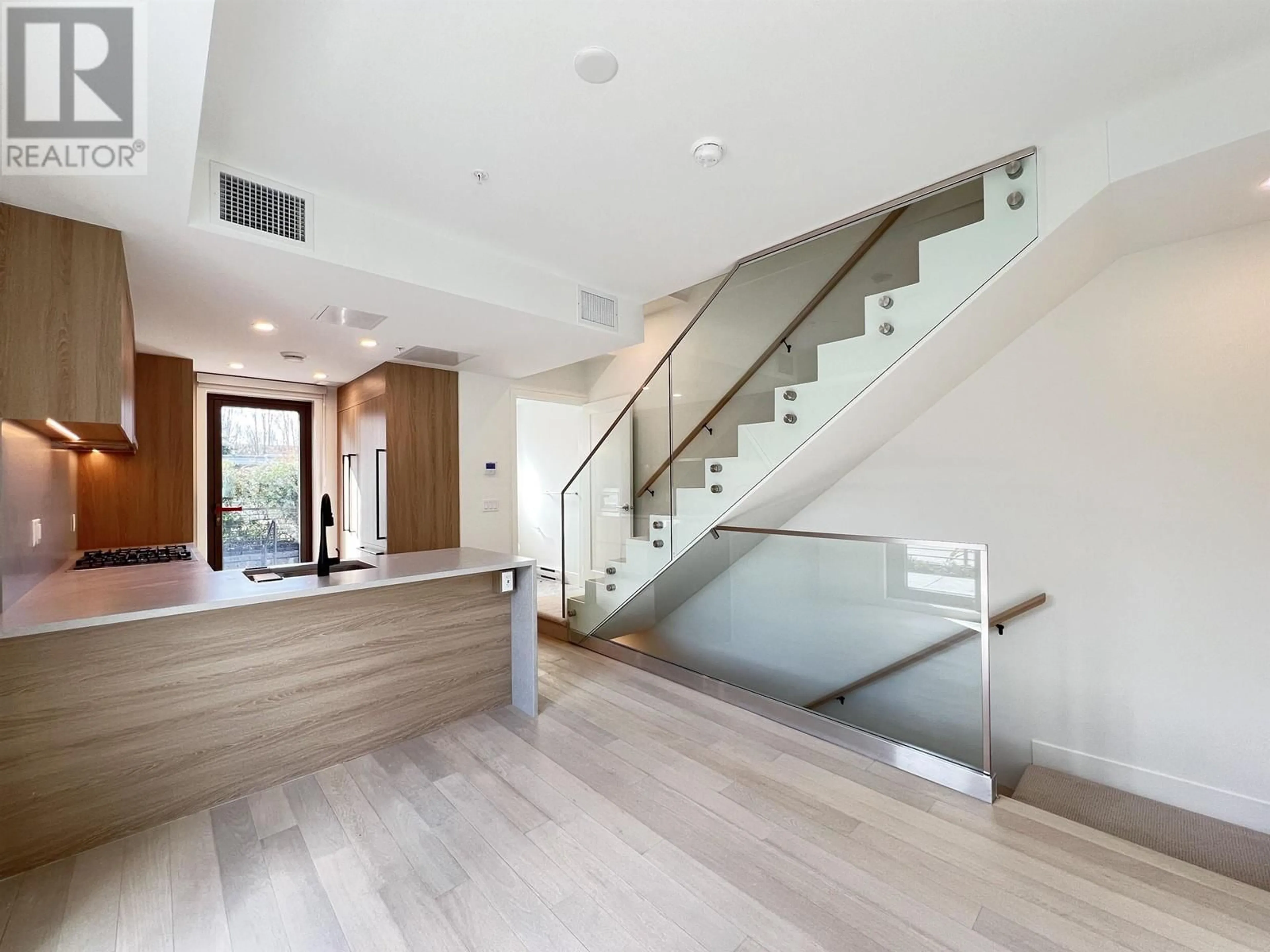Stairs for 35 - 6370 OAK STREET, Vancouver British Columbia V6M2W4