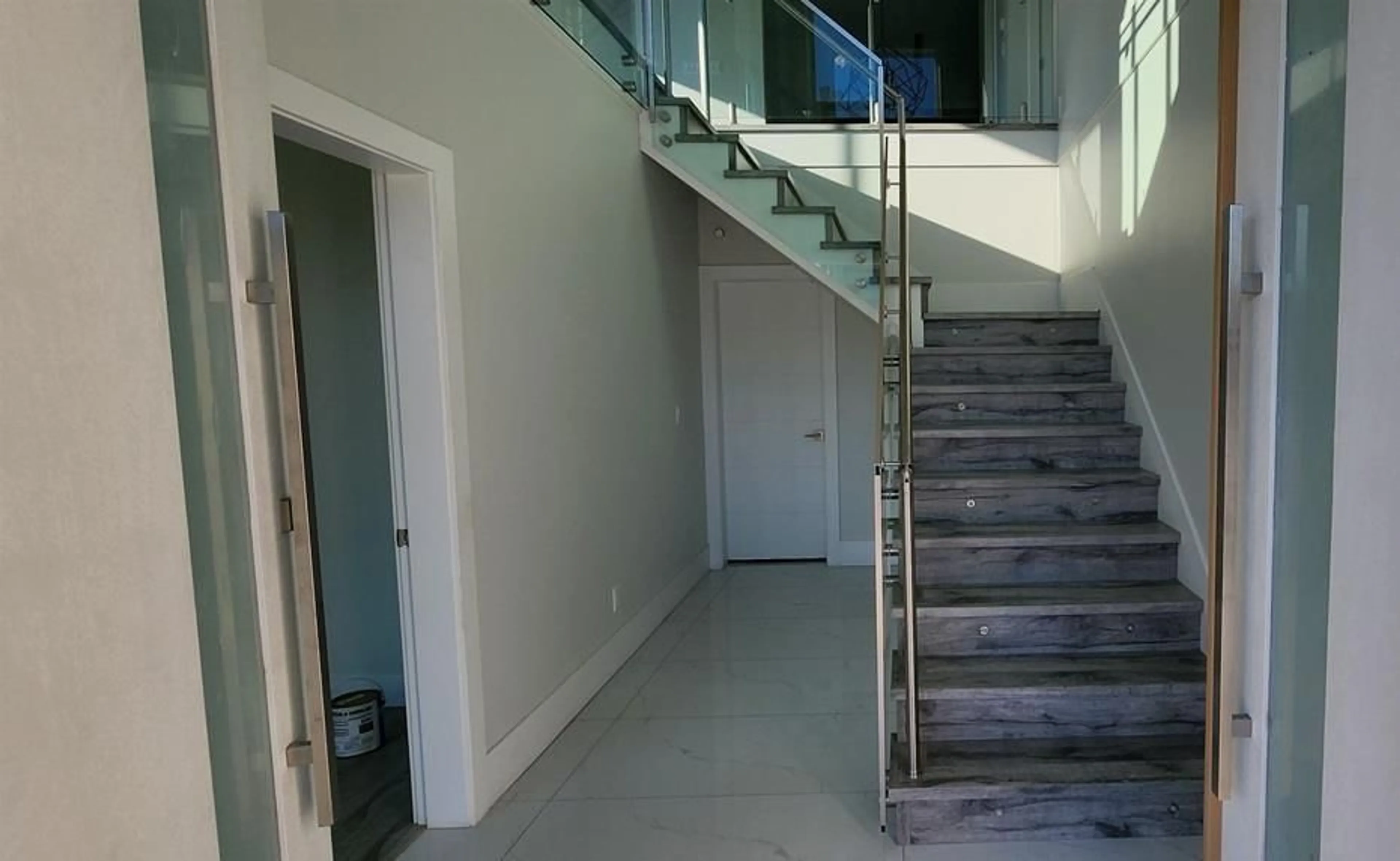 Indoor foyer for 32651 CUNNINGHAM, Mission British Columbia V4S0E5