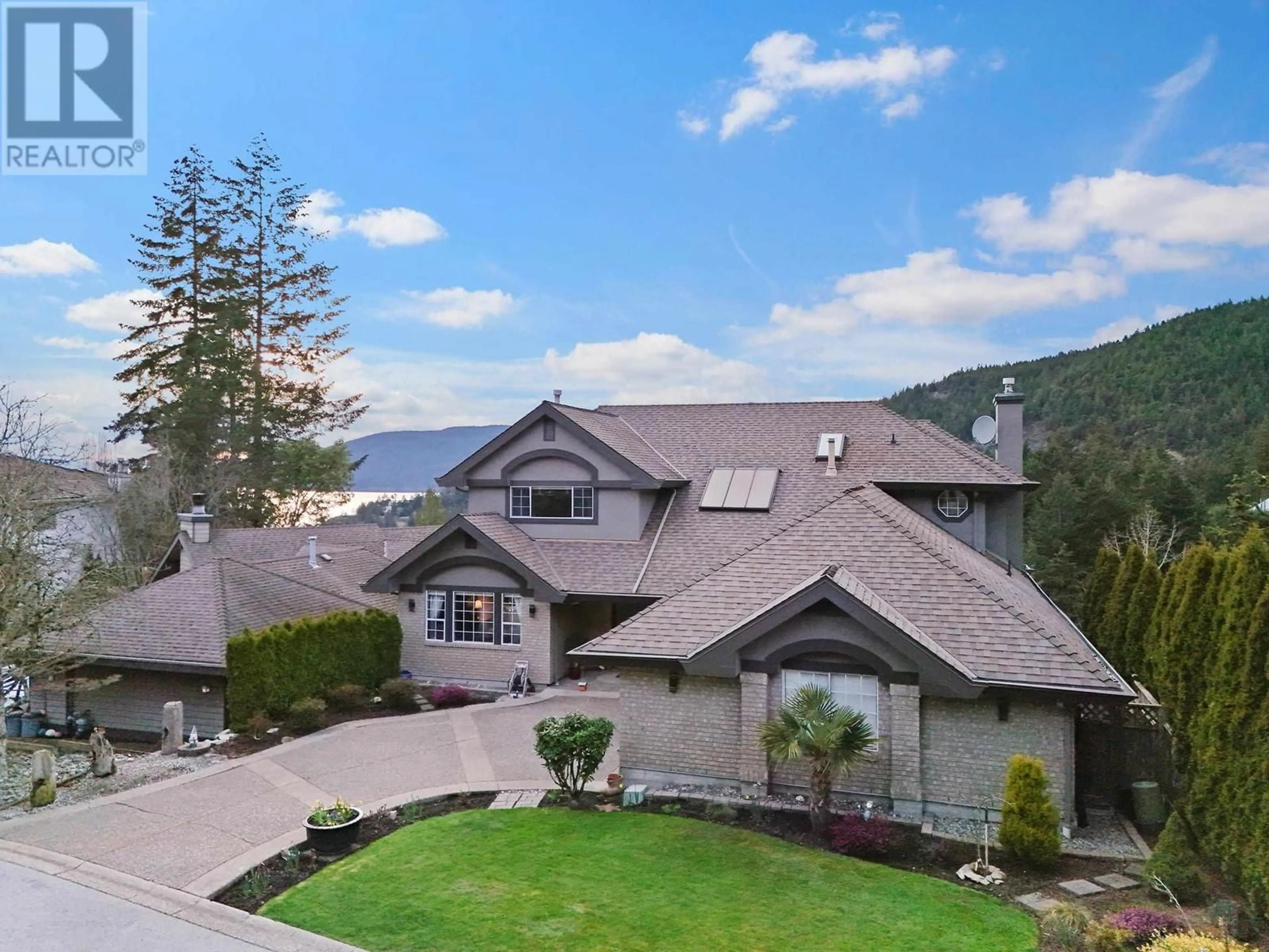 A pic from outside/outdoor area/front of a property/back of a property/a pic from drone, mountain view for 5390 WESTHAVEN WYND, West Vancouver British Columbia V7W3E8