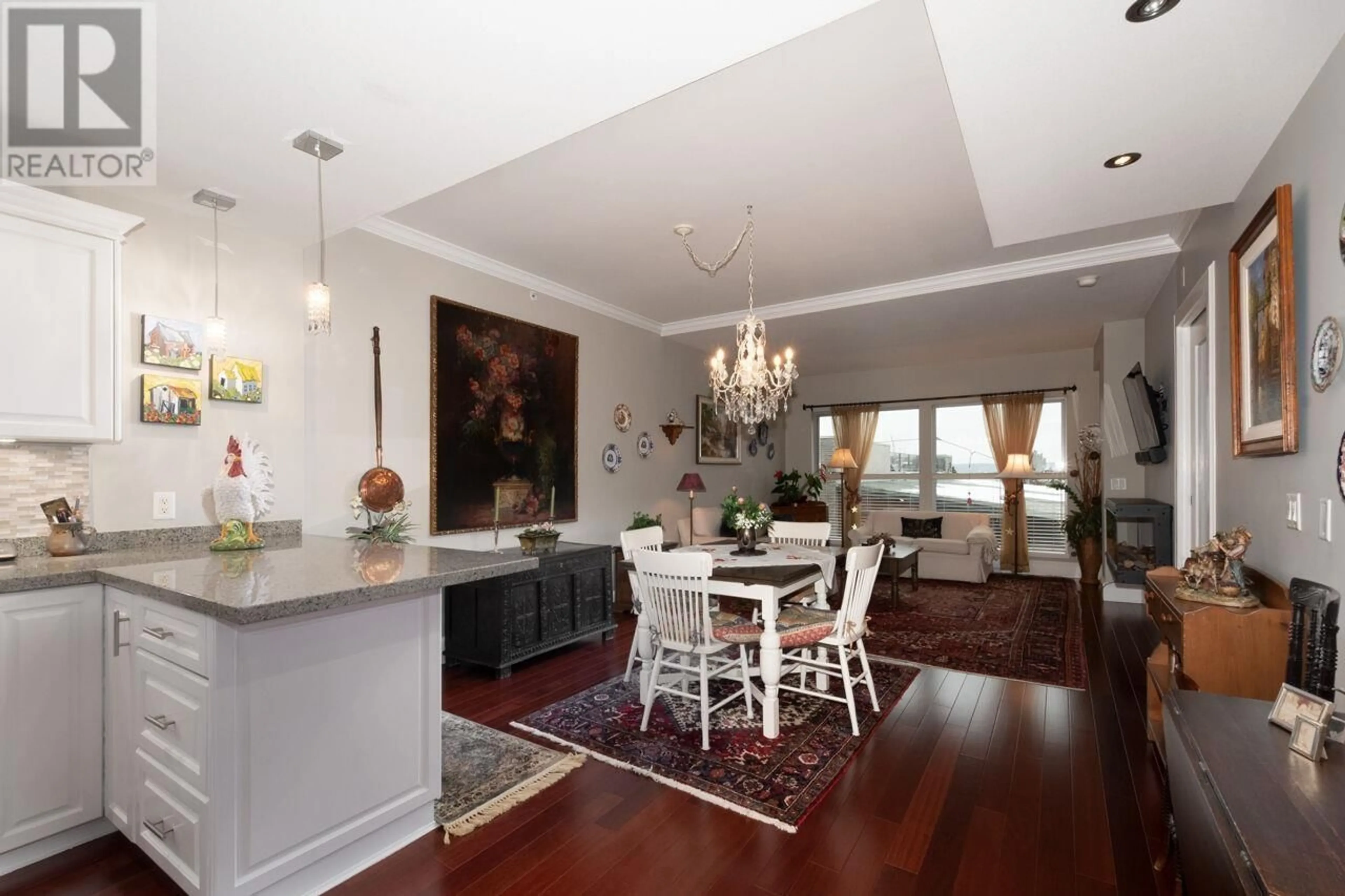 Dining room, wood/laminate floor for 21 - 1180 25TH STREET, West Vancouver British Columbia V7V0A2