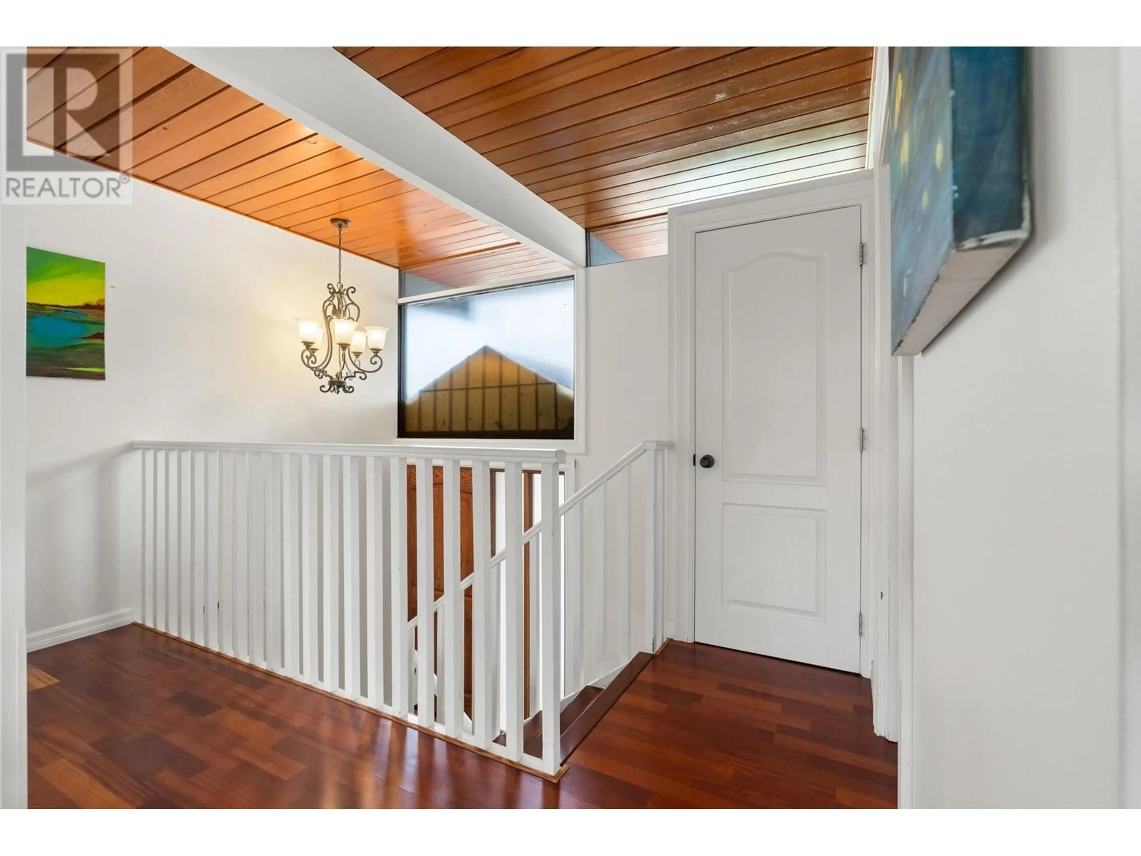 Indoor entryway for 621 THE DEL, North Vancouver British Columbia V7N2X9