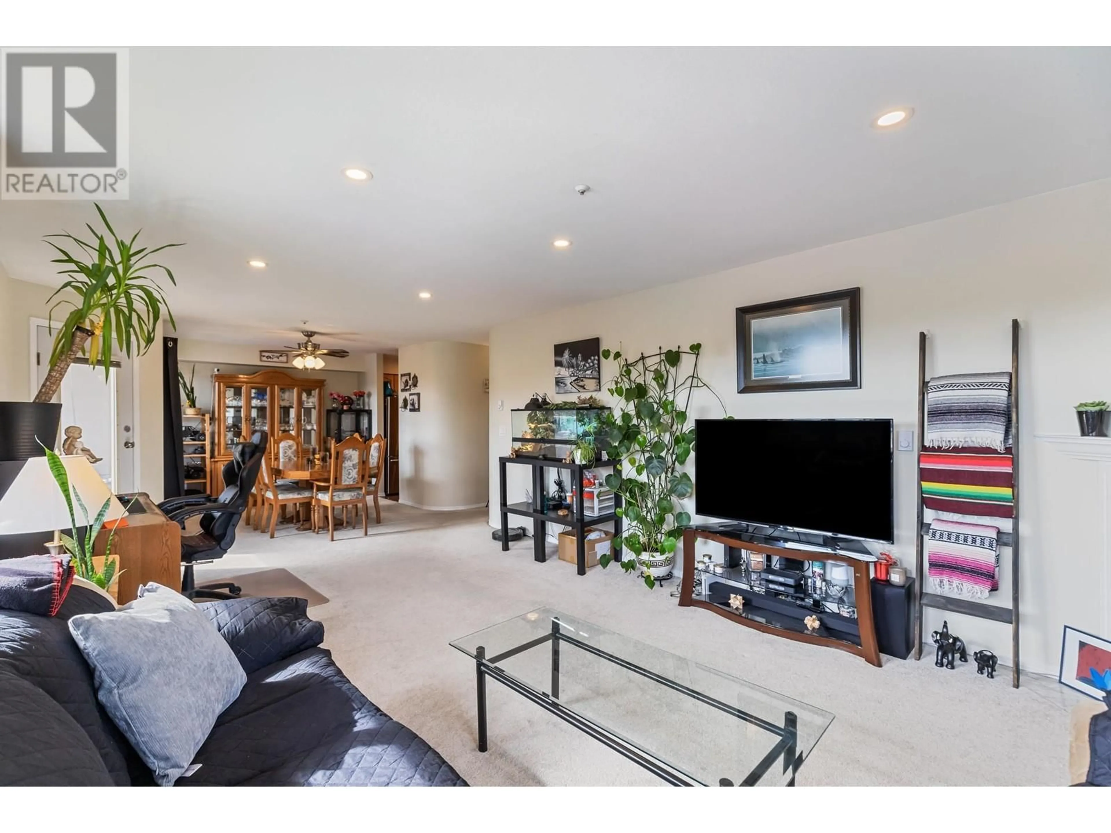 Living room with furniture, unknown for 303 - 19130 FORD ROAD, Pitt Meadows British Columbia V3Y2P1