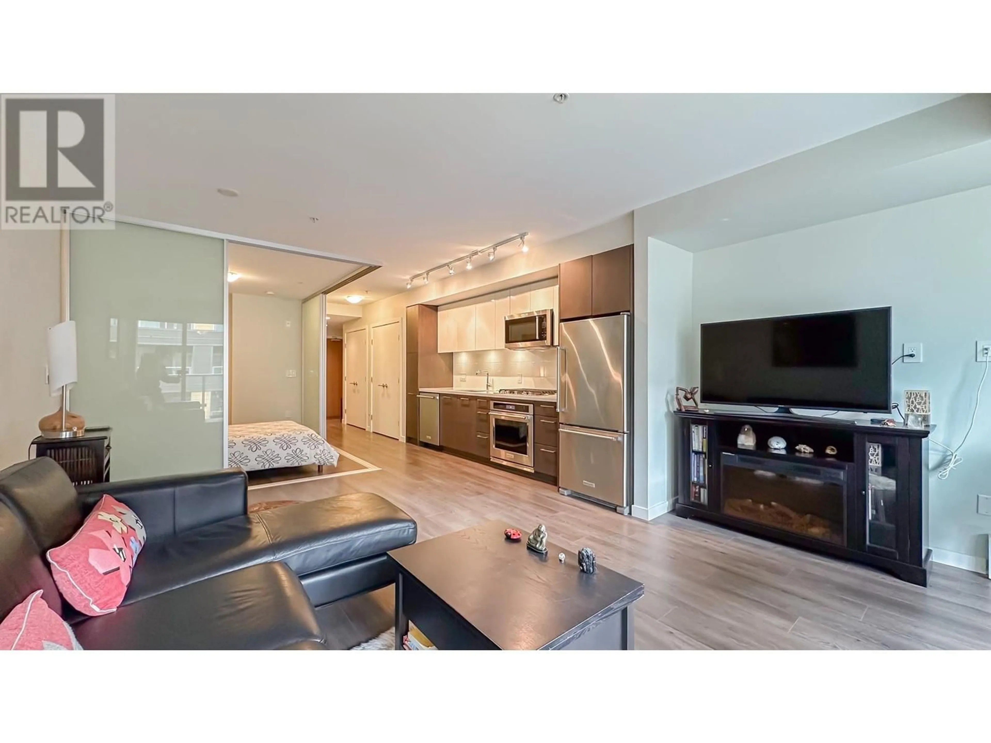 Open concept kitchen, unknown for 503 384 E 1ST AVENUE, Vancouver British Columbia V5T0G5