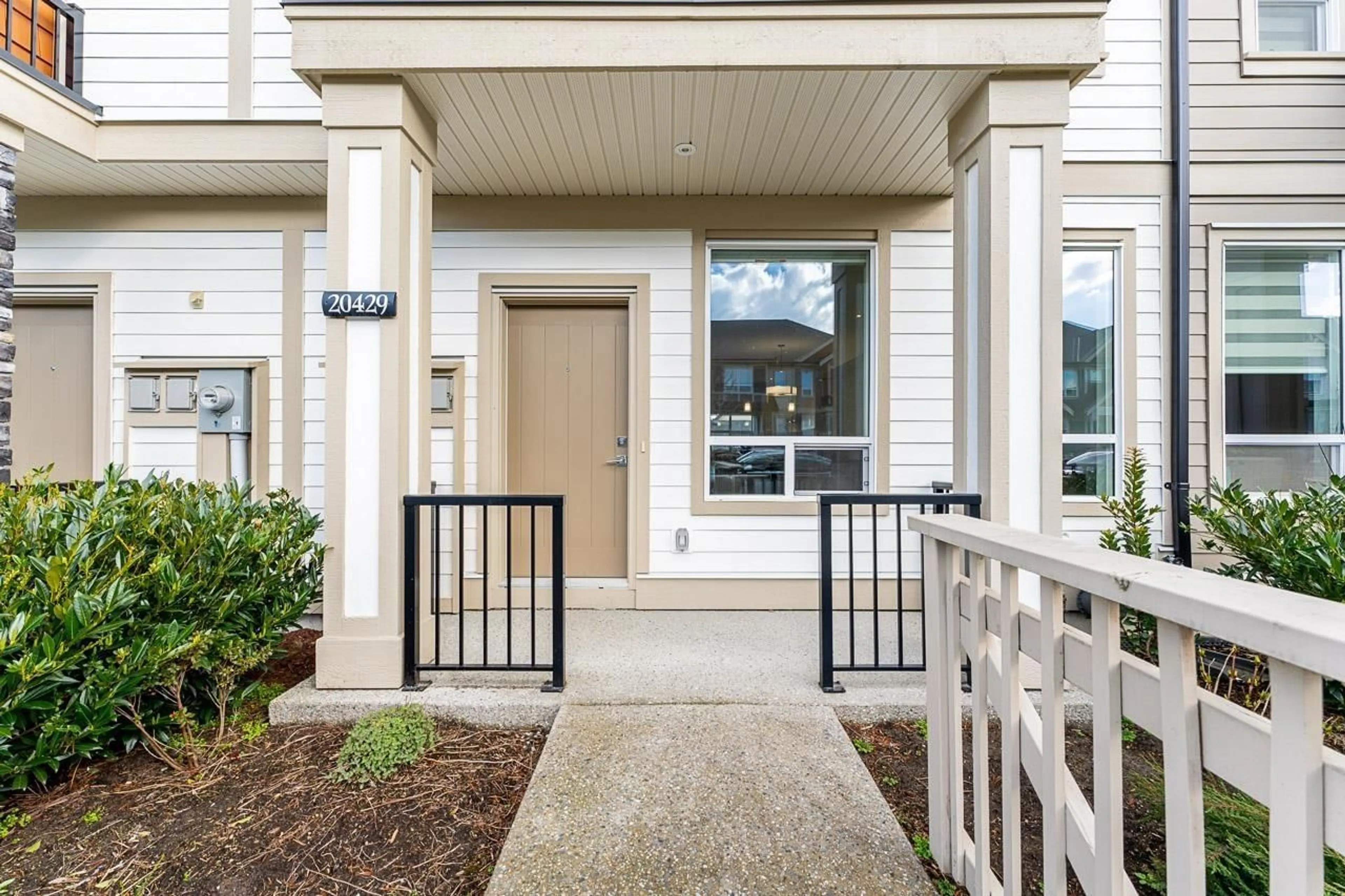 Indoor entryway for 20429 78, Langley British Columbia V2Y1X4