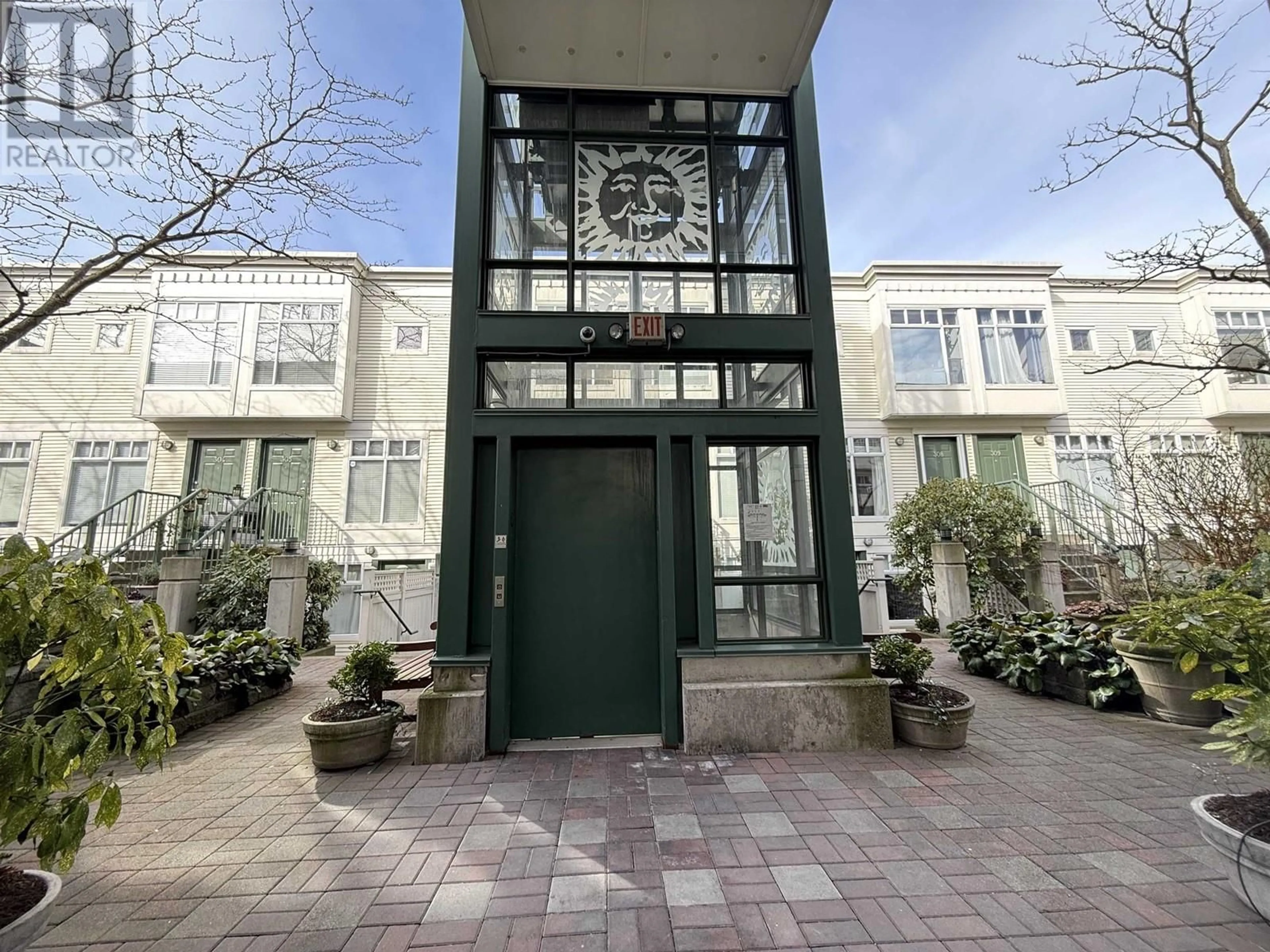 Indoor foyer for 212 - 3727 10TH AVENUE, Vancouver British Columbia V6R2G5