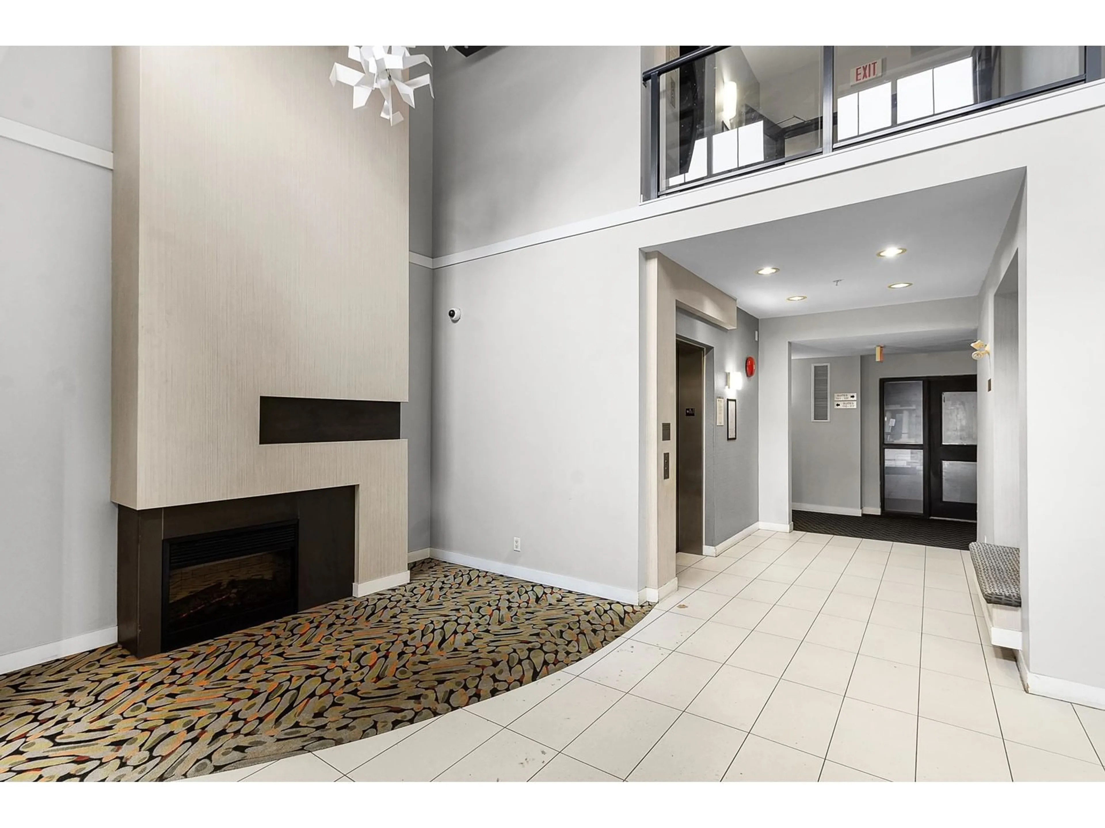 Indoor foyer for 410 - 33546 HOLLAND, Abbotsford British Columbia V2S0C1