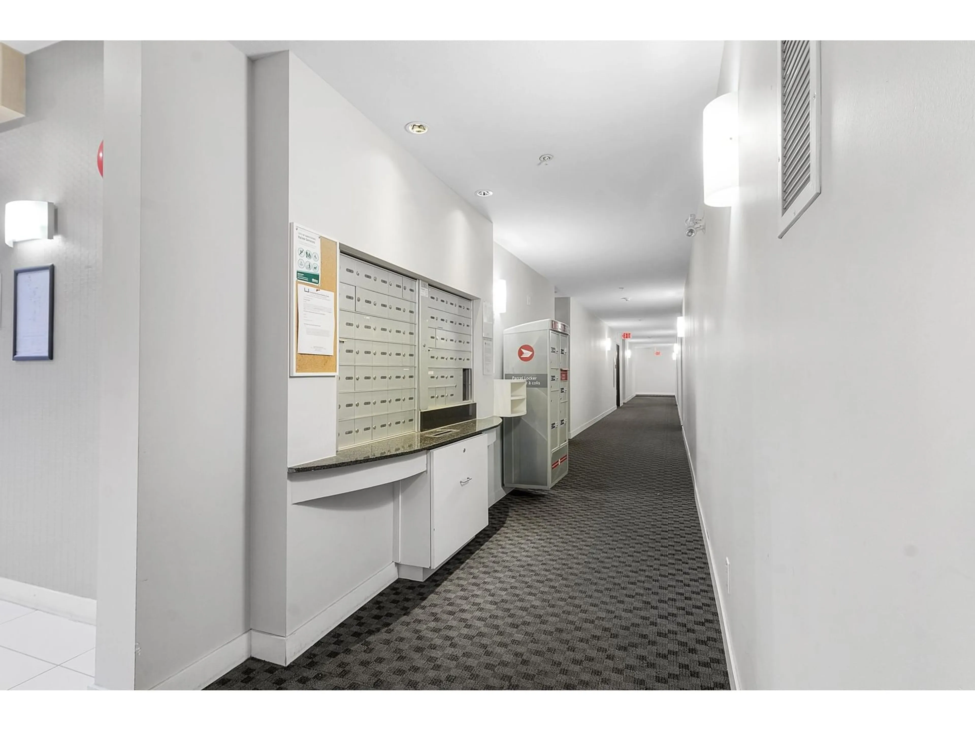 Indoor foyer for 410 - 33546 HOLLAND, Abbotsford British Columbia V2S0C1