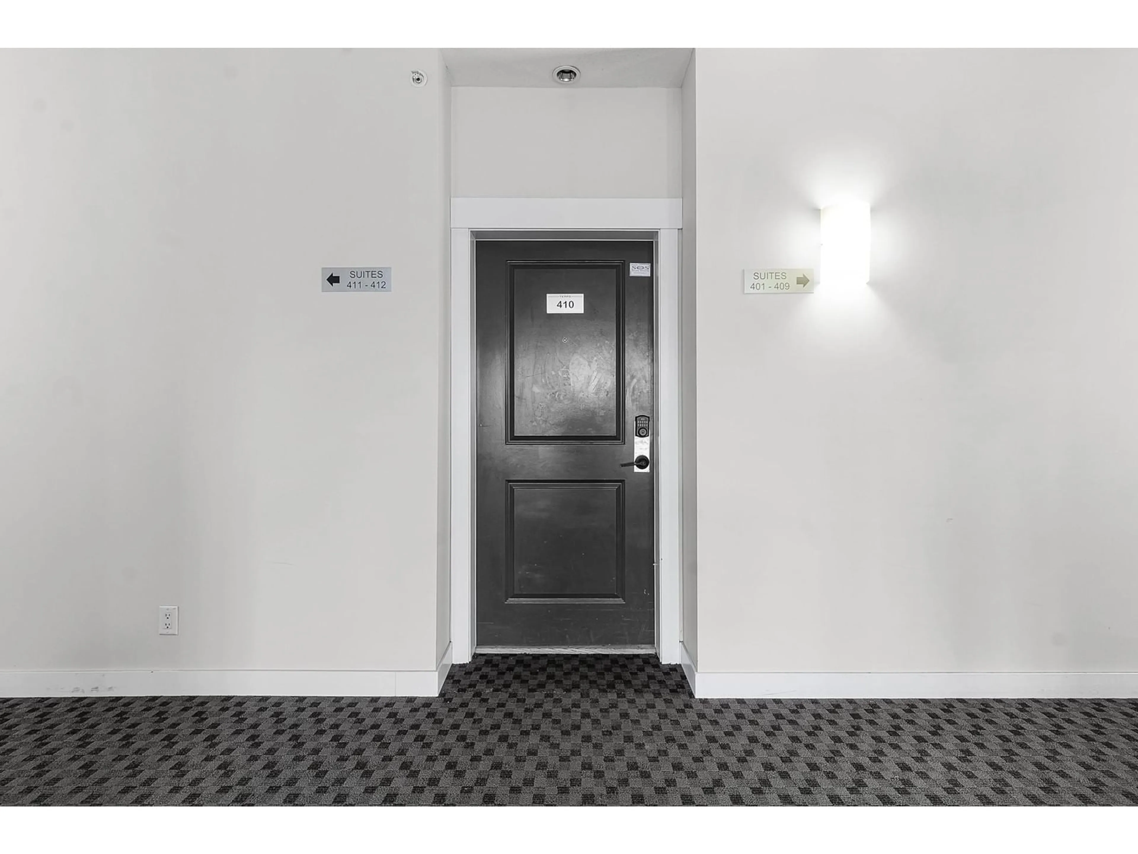 Indoor foyer for 410 - 33546 HOLLAND, Abbotsford British Columbia V2S0C1