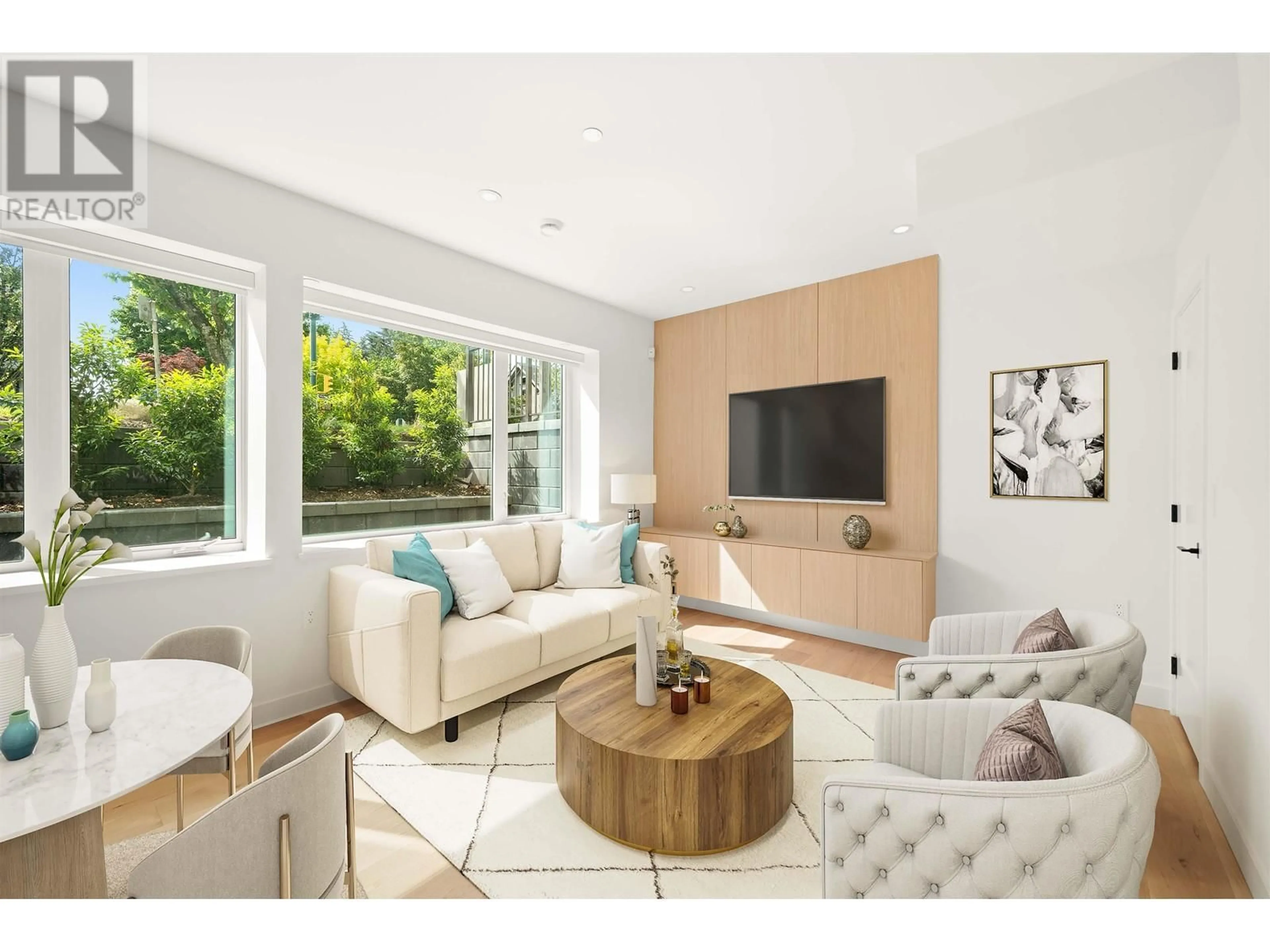 Living room with furniture, unknown for 2408 VICTORIA DRIVE, Vancouver British Columbia V5N1T8