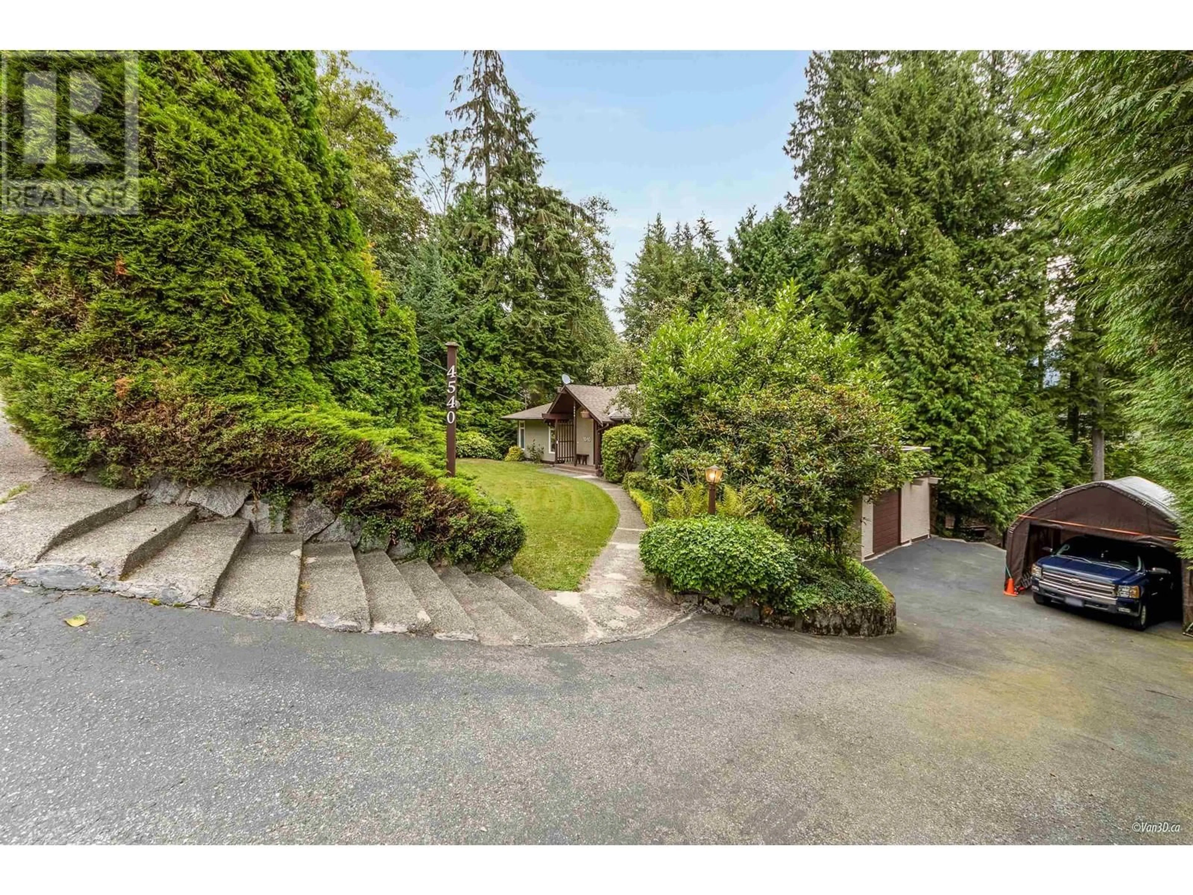 A pic from outside/outdoor area/front of a property/back of a property/a pic from drone, unknown for 4540 MOUNTAIN HIGHWAY, North Vancouver British Columbia V7K2K6
